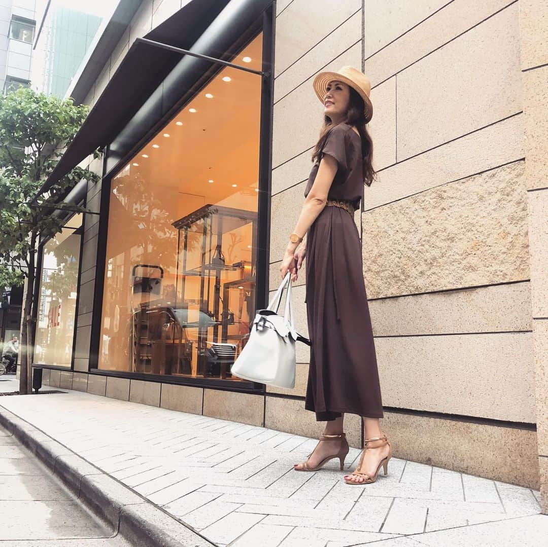 浅井香葉子さんのインスタグラム写真 - (浅井香葉子Instagram)「コーディネートに迷わずさらっと着れるワンピースは 旅行にも重宝するので 多く揃えています♡ . #barnyardstorm #バンヤードストーム #バンカジ #ワンピース #ワンピースコーデ #ootd #code」7月19日 21時48分 - asaikayoko