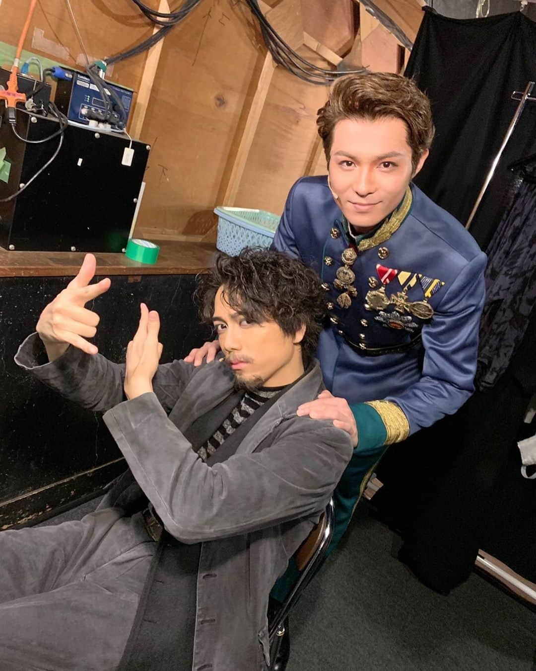 山崎育三郎さんのインスタグラム写真 - (山崎育三郎Instagram)「本日も無事に終演。  同級生げんき。  2011年ロミオとティボルトから暗殺者と皇帝。  げんきといると中2になっちゃう。  でもげんきといるとげんきになるよ。」7月19日 21時49分 - ikusaburo_yamazaki