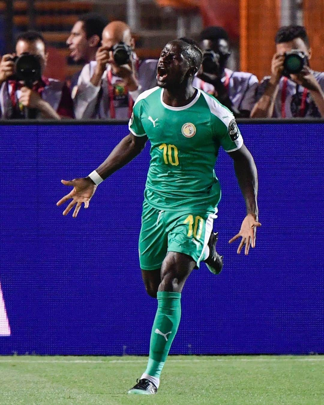 リヴァプールFCさんのインスタグラム写真 - (リヴァプールFCInstagram)「Good luck to Sadio in the AFCON 2019 final tonight 🙌 🇸🇳 #LFC #LiverpoolFC #Sadio #AFCON #AFCON19」7月19日 21時53分 - liverpoolfc