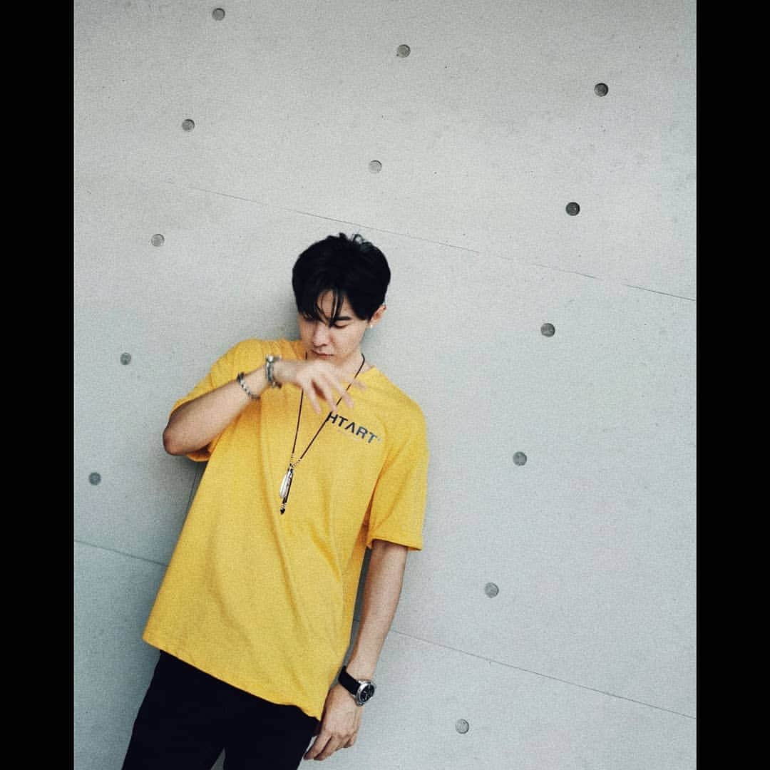 ダンソン・タンのインスタグラム：「#HOTHEART ✖✖ @hotheart.studio 有點帥 www.hotheart.com.tw #HTART #唐禹哲 #SEVENDAYS」