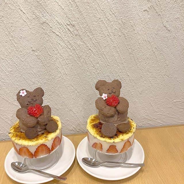 UWASAさんのインスタグラム写真 - (UWASAInstagram)「.⠀⠀⠀⠀ 【#uwasa_愛知】⠀⠀⠀⠀ 愛知・名古屋市にある「cafe asile36(カフェ アジル36)」をご紹介🎉✨⠀⠀⠀⠀ カフェ アジル36は、”ほっ”とひと息できるパフェ、ケーキが自慢のカフェです🍰💫⠀ お写真は、くまちゃんのブリュレパフェです🐻💗⠀ 可愛らしいくまちゃんをのせたスイーツは、カフェ アジル36の中でも人気のメニュー🧁🎶⠀ 他にもくまちゃんがのったデザートワッフルなど、様々な可愛らしいスイーツがいただけますよ🎂🌈⠀ ※お写真の苺のブリュレパフェは終了してしまっていますが、新メニューも続々と登場しているのでぜひ公式Instagramをチェックしてみてくださいね🔎💕⠀ ＊⠀⠀⠀⠀⠀⠀⠀ cafe asile36👉(@ccafe_asile36 )⠀⠀⠀⠀⠀⠀⠀⠀⠀ ＊⠀⠀⠀⠀⠀⠀⠀ ↓素敵なアカウントはこちら⠀⠀⠀⠀⠀⠀⠀ [photo by:@ayy___n]⠀⠀⠀⠀⠀⠀⠀ ＊⠀⠀⠀⠀⠀⠀⠀ <<✏️=========================>>⠀⠀⠀ グルメに関する素敵なお写真を⠀⠀⠀⠀⠀⠀⠀ 厳選してご紹介しています📷🌈⠀⠀⠀⠀⠀⠀⠀ 【 @uwasa_gourmet 】 or 【 #uwasa 】⠀ をタグ付けであなたの投稿が⠀⠀⠀⠀⠀⠀⠀ Instagramや記事で紹介されちゃうかも👀🎉⠀ 皆さんの素敵なご投稿お待ちしています🌸⠀ <<=========================🔎>>⠀⠀ ＊⠀⠀⠀ #愛知 #愛知カフェ #愛知カフェ巡り #パフェ #カフェ #cafe #カフェ部 #カフェ巡り #ブリュレ #クレームブリュレ #いちご #パフェ好き #parfait #パフェ巡り #フォトジェニック #photogenic #くま #かわいい #美味しい #スイーツ #お洒落カフェ #ストロベリー #おやつ #おやつタイム #ケーキ #グルメスタグラム #食べスタグラム #カフェスタグラム」7月19日 22時00分 - joshime_gourmet