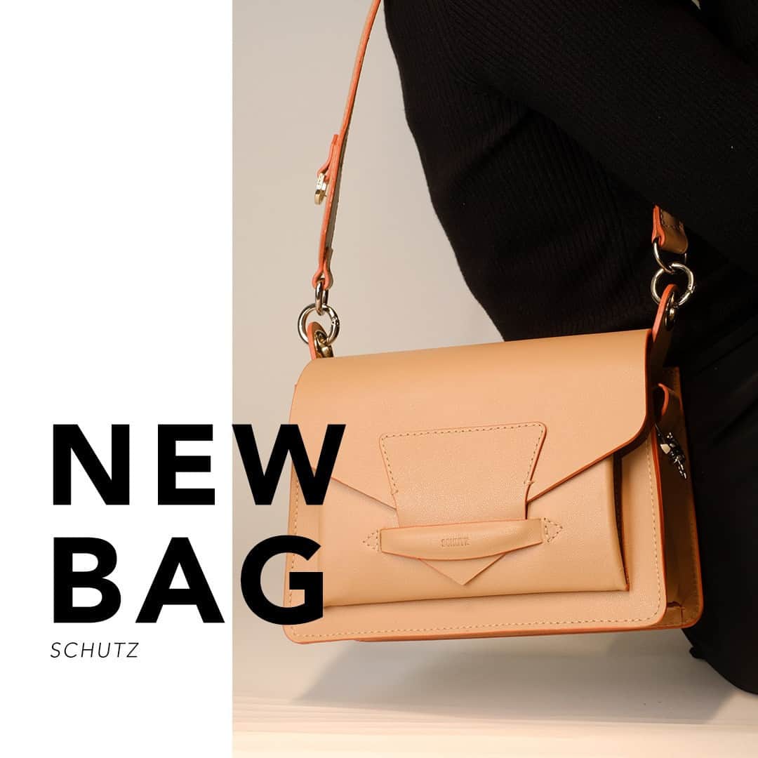 Schutzのインスタグラム：「THE NEW BAG: for #schutzhandbags lovers 🖤 #palomahandbag」