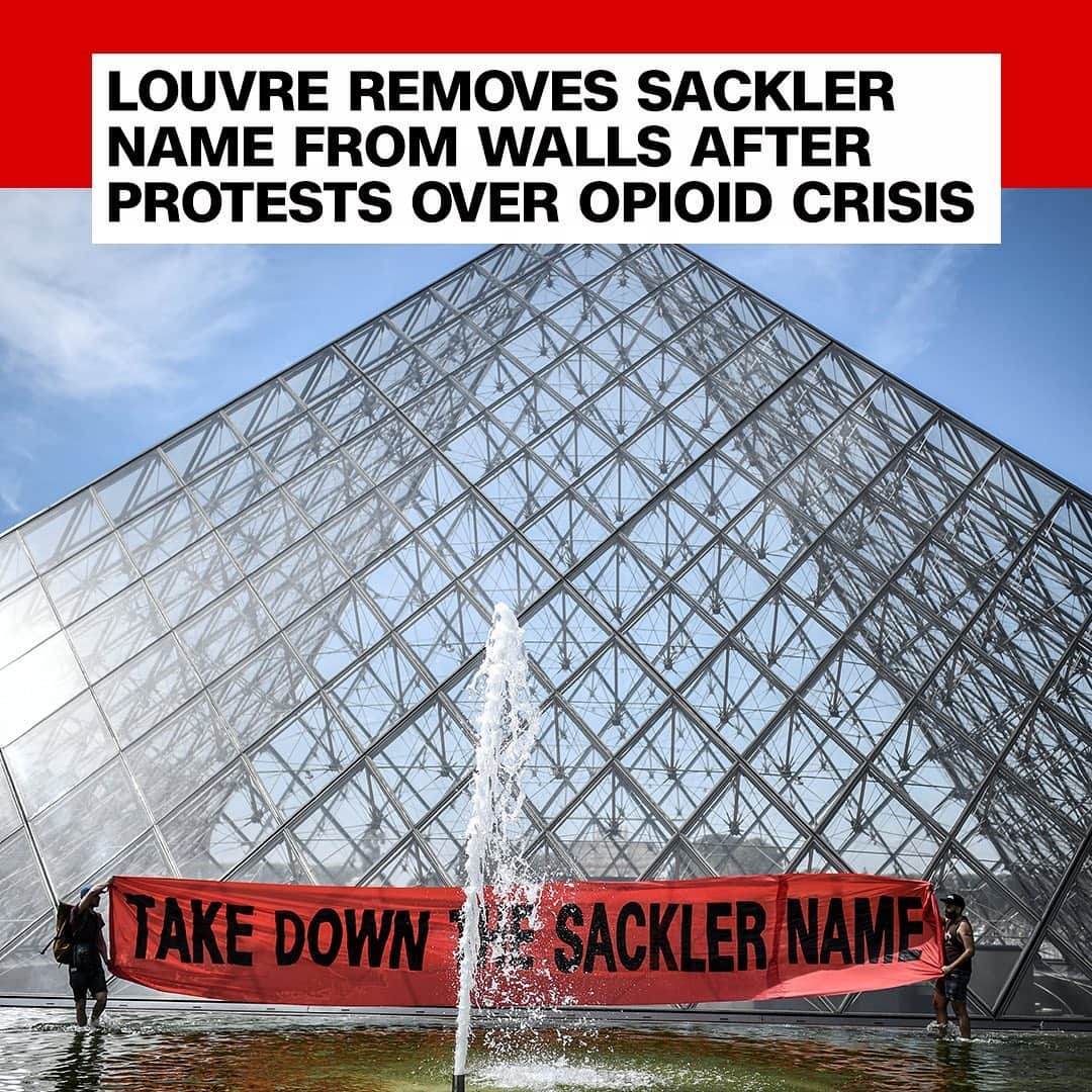CNNさんのインスタグラム写真 - (CNNInstagram)「The owners of Purdue Pharma, which manufactures the highly addictive OxyContin painkiller, will no longer have their family name on the walls of the Louvre Museum in Paris. References to “the Sackler Wing” were covered with tape this week amid a growing outcry over the company's aggressive marketing of OxyContin. Several members of the Sackler family are facing lawsuits alleging that they boosted their wealth by pushing what they knew to be addictive and deadly painkillers onto doctors and patients over the course of a decade. In the United States, 47,600 overdose deaths were caused by opioids in 2017, according to the CDC. (📸: Getty Images)」7月19日 22時00分 - cnn
