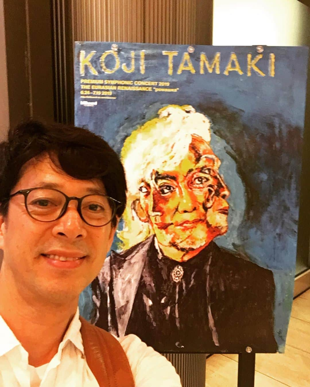 西川忠志さんのインスタグラム写真 - (西川忠志Instagram)「玉置浩二・プレミアム・シンフォニック・コンサート2019  本日、新橋演舞場は一回公演！ ご来場頂きましたお客様、ありがとうございました。  ですので今夜は 玉置浩二さん&ロシア国立交響楽団との クラシックコンサートを聴きに、 池袋の東京芸術劇場コンサートホールへ参りました！  以前、玉置浩二さんがフルオーケストラと共演をされた テレビ番組をで見まして、いつか生で見たかった！ 聴きたかった！  今夜、実現しました！ 数々の名曲の中でも『夏の終わりのハーモニー』を 生で聴けたのは最高です！  今夜はホール三階席でした！ 今度は一階席で見たいなぁ！  しかし東京は観たいものが、何でもやってるなぁ！  ちなみに、このポスターは横尾忠則さんの作品だそうです！  #玉置浩二 #玉置浩二プレミアムシンフォニックコンサート  #玉置浩二プレミアムシンフォニックコンサート2019 #最高  #ロシア国立交響楽団 #東京芸術劇場 #コンサート #kojitamaki  #kojitamakipremiumsymphonicconcert2019 #ロマーシカ  #夏の終わりのハーモニー  #吉本新喜劇 #よしもと新喜劇 #西川忠志 #新橋演舞場 #笑う門には福来たる #ありがとう  #ありがとうございます #感謝 #池袋 #クラシックコンサート #クラシック #指揮者 #デヴィッドガルフォース #ロシア#東京 #横尾忠則 #ポスター」7月19日 22時21分 - nishikawa_tada