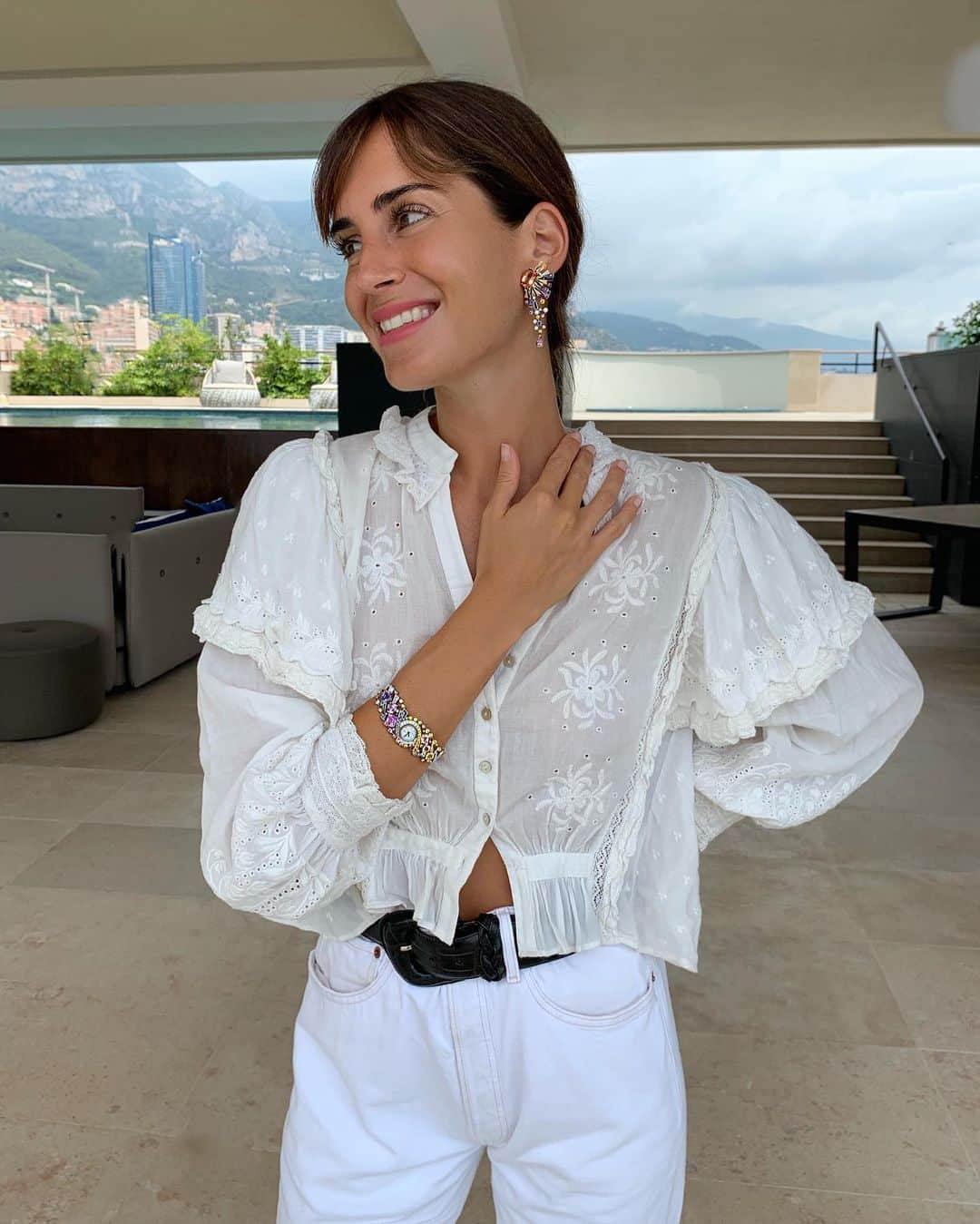 ガラ・ゴンザレスさんのインスタグラム写真 - (ガラ・ゴンザレスInstagram)「This is what happens when I attempt to be serious and I can’t help but to smile because I got to hang out at Grace Kelly’s suite in Monte Carlo wearing the craziest pieces from  @chaumetofficial latest collection ahead of their exhibition in Monaco #LesCielsdeChaumet #ad」7月19日 22時16分 - galagonzalez