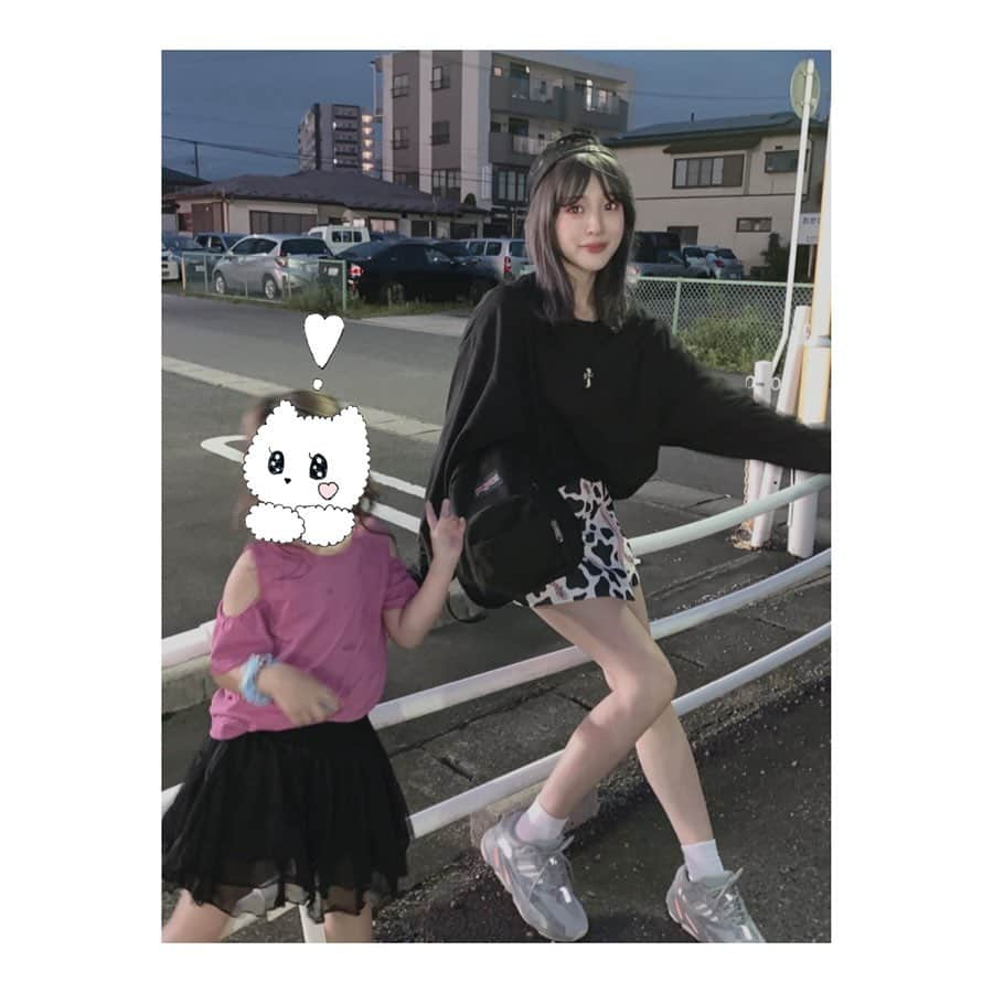 吉田菫さんのインスタグラム写真 - (吉田菫Instagram)「🐄🖤 . 徐々にぶれてく(三枚目とかもはや怖い) . 姪っ子のブーム＝オフショル #すぅ服」7月19日 22時25分 - sumiredooon1228