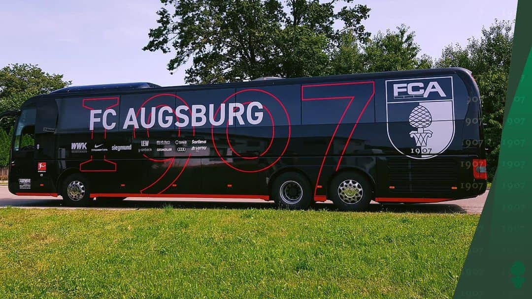 FCアウクスブルクさんのインスタグラム写真 - (FCアウクスブルクInstagram)「1️⃣9️⃣.0️⃣7️⃣.🗓 Perfekter Tag um unseren #FCA-Bus im neuen Design auf die Straße zu schicken!🚌🙌 #FCA1907 #fcaugsburg」7月19日 22時25分 - fcaugsburg1907