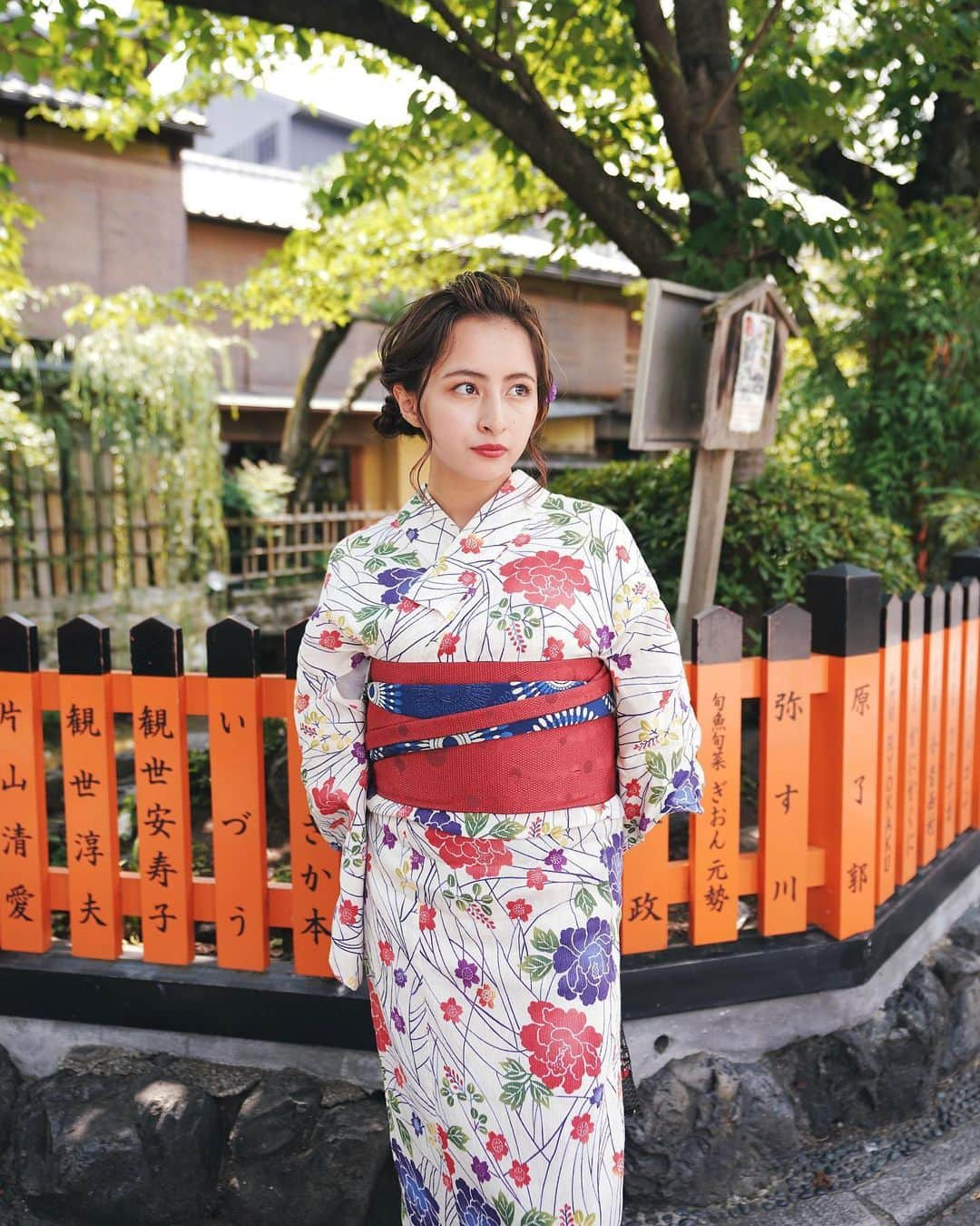 Julia Castroさんのインスタグラム写真 - (Julia CastroInstagram)「Kyoto Japan👘 * #yukata #kimono #kyoto #japan #summer #style #fashion #ootd #outfitoftheday #japanese #culture #girls #retro #style #浴衣 #京都 #日本 #旅 #旅行 #京都旅 #写真 #夏 #夏服 #女の子 #レトロ  #明日はいよいよ仙台meetup #julifashion」7月19日 22時25分 - julia.c.0209