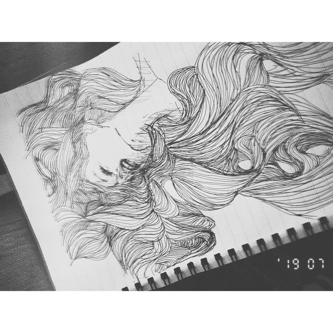 金城優華のインスタグラム：「筋トレも好きですが お絵描きも好き♥ そろそろ新しいの描こ･」