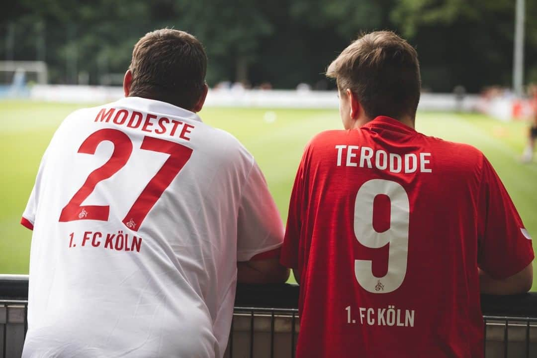 1.FCケルンさんのインスタグラム写真 - (1.FCケルンInstagram)「Welchen Namen habt ihr auf eurem Trikot? 🔴⚪ ___ #effzeh #Köln #Kölle @anthonymodeste27 @simonterodde9」7月20日 4時00分 - fckoeln