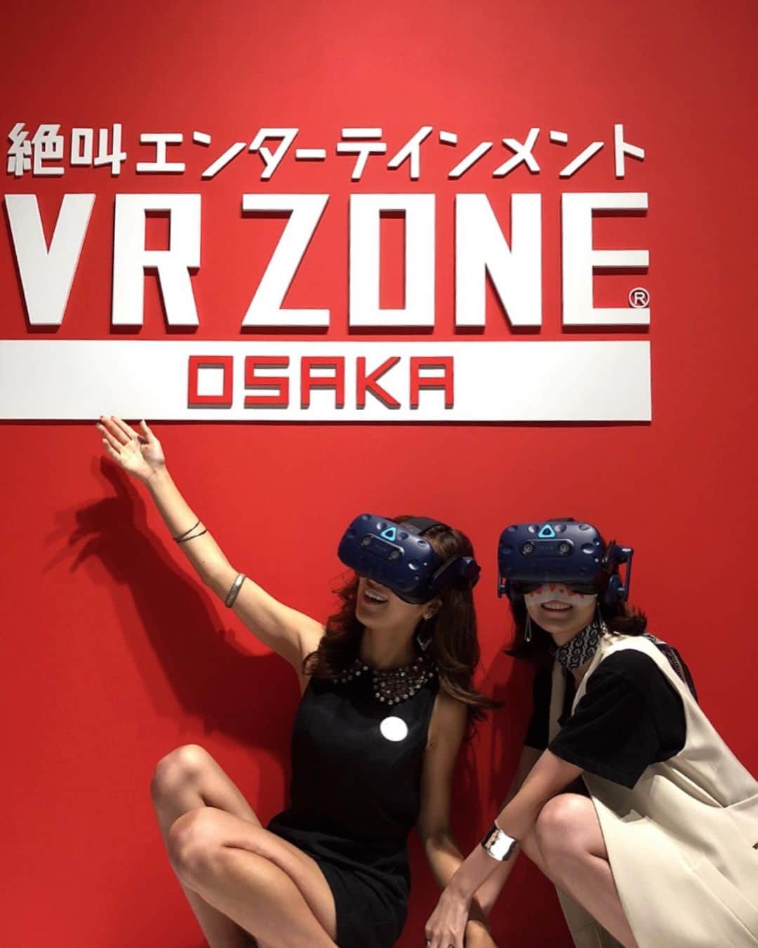 Yuika Matsuさんのインスタグラム写真 - (Yuika MatsuInstagram)「. . ほんっっっまに楽しかった！！ 梅田HEP FIVE 8階 絶叫エンターテイメント 【 VR ZONE OSAKA 】に 遊びに行ってきたよーーー！💓💓 . . 大人になってから こんなに 叫んだことないってぐらい 絶叫した🤣笑 . . 実は 初めてのVR体験だったので ドキドキしてたけど このゴーグル🥽をつけると 本当にバーチャルの世界に入れる 🤭✨ スゴいねぇ👏🏻 . . 《 太鼓の達人  VRだドン！》も 《 パックマン 》 《 ゾンビサバイバルゲーム・ハード・コール 》 . . 楽しすぎっ！！！ . 特に ムービー📽観てもらったら分かるけど ゾンビ🧟‍♀️はマジでやばい笑 →ぜひ音声ありて見てほしいけど音量には注意w . . 絶対やってほしい🤣🤣 友達と盛り上がるの間違いないよ！ . . . . . #写真で済ましてるけど #ムービーの叫び方が本気すぎるw #最後の方もはや何叫んでるのか聞き取れない🤭 #みんなもそうなるからね笑笑 . . . . . . . . . .#vrzoneosaka #全員絶叫キャンペーン #VR #hepfive  #ヘップファイブ #梅田 #大阪 #アトラクション #エンターテイメント」7月19日 22時32分 - yuika00802