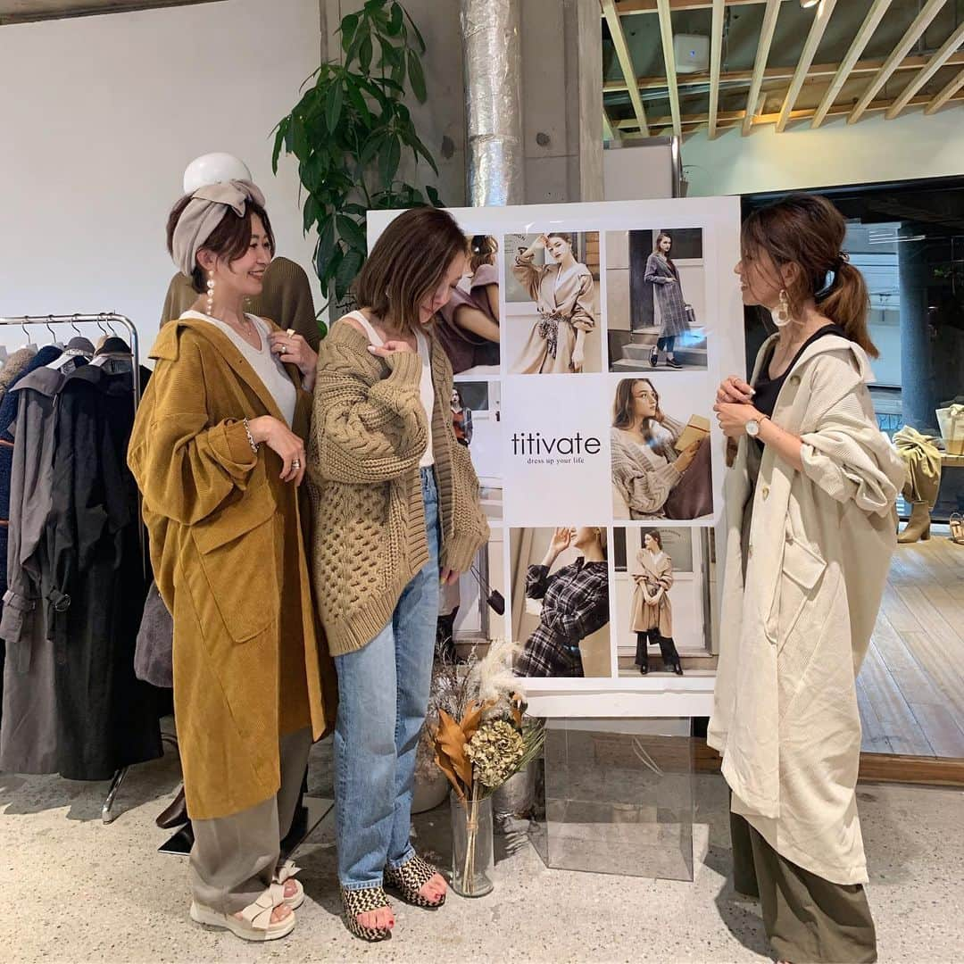 ayakonbubuさんのインスタグラム写真 - (ayakonbubuInstagram)「今日も楽しかったー😍 みんなで @titivatejp  と @urs_official  の#展示会 に行ってきました！ いっぱいお友達いて幸せ❤️ #ざっくりニット  すごい可愛かったよ！  #カラバリ 豊富だから友達と一緒に着ても可愛いよね😍  頭コツンが下手(4枚目) 楽しさの表れ(7枚目) --------------------------------------------------- #お揃いコーデ #リンクコーデ #こんぶコーデ#三つ子コーデ  #mamagirl_sugotoku  #大人カジュアル#ママファッション#プチプラ#プチプラコーデ#アラフォーコーデ#40代コーデ #40代コーデ  #40代ファッション  #カジュアルコーデ  #ワンピースコーデ#ワントーンコーデ#ベージュコーデ#シンプルコーデ#お揃い#リンク#シミラールック#titivate  #2019AW_titivate展示会 #アースカラー #2019aw_urs展示会」7月19日 22時45分 - ayakonbubu