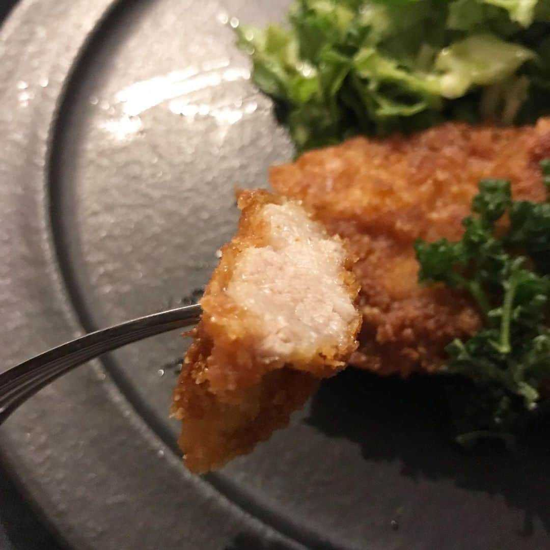 柏木作夢さんのインスタグラム写真 - (柏木作夢Instagram)「【揚げ物はお店の方が美味しいから】  なんて言いながら実は今まであまりレパートリーの中になかったメニュー。 ・ 'カツレツ'を無性に食べたくなって作ってもらいました。  こんなに美味しくできたんだ。。。 ・ お店より全然、美味しいよ😘  #nagimeshi #dinner #カツレツ #foodporn #yum #yummy #instafood #foodstagram #foodie #l4l #f4f #instagood #homemade #おうちごはん #サクサク #ジュワー #ありがとう」7月19日 22時47分 - samukashiwagi