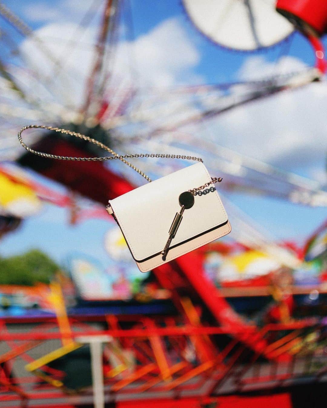 Sophie Hulmeのインスタグラム：「Summer fun is here! Shop new season styles online. Here’s the all new Cocktail Stirrer hanging out...🎡」