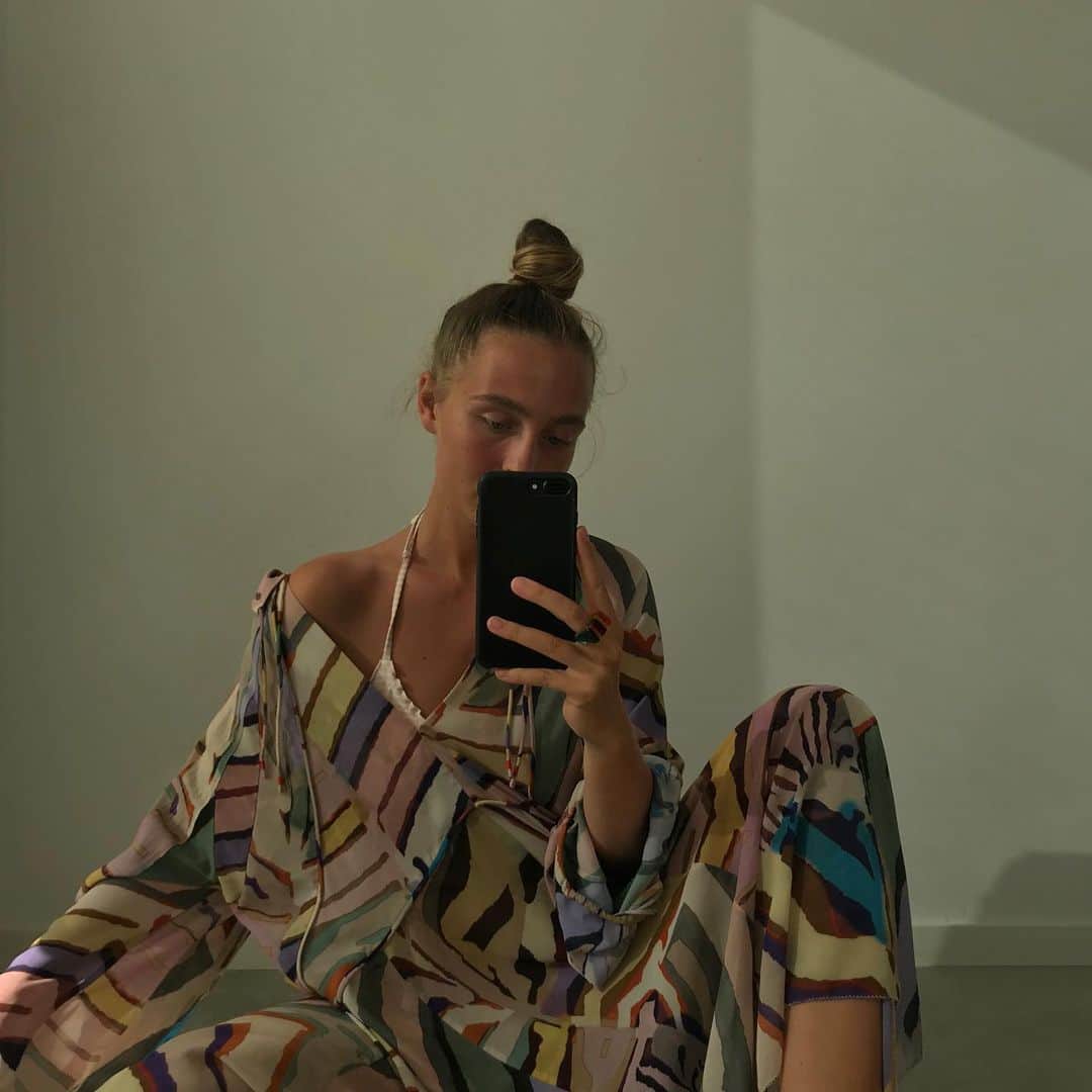 ベア・ハンソンのインスタグラム：「🍭」
