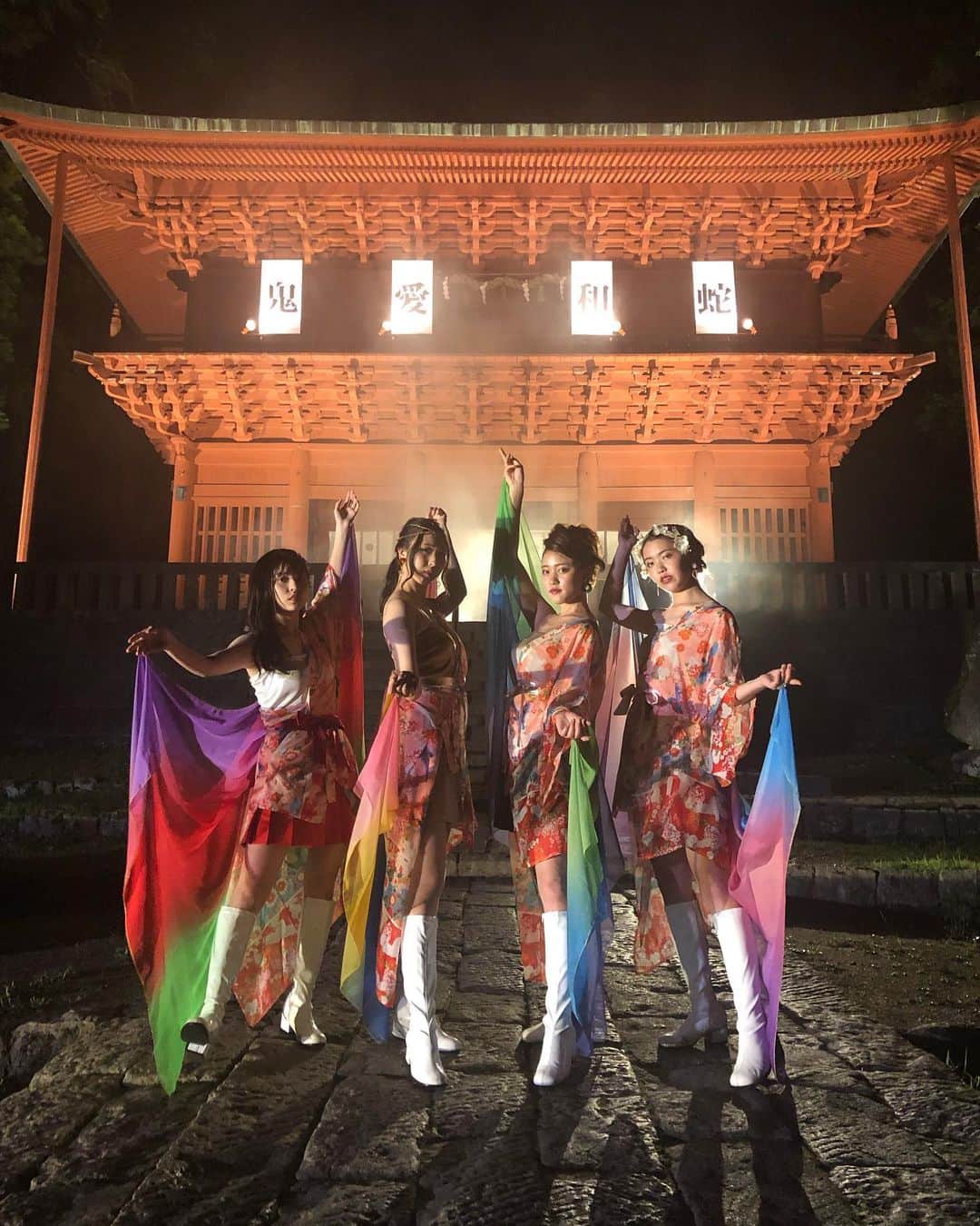 りんご娘さんのインスタグラム写真 - (りんご娘Instagram)「JAWAMEG NIGHT MV公開お楽しみに！！ #岩木山神社 #じゃわめぐ #りんご娘 #ringomusume #MV #撮影 #バズヘアー #アズワン @as_k2_buzz_cocorira」7月19日 22時58分 - _ringo.musume.com_