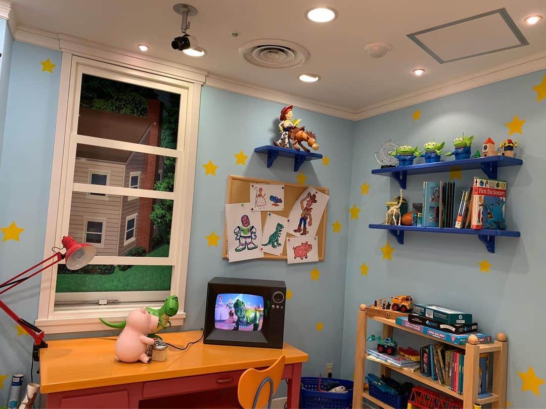 かこさんのインスタグラム写真 かこinstagram 渋谷のディズニーストア トイストーリーめっちゃ可愛い