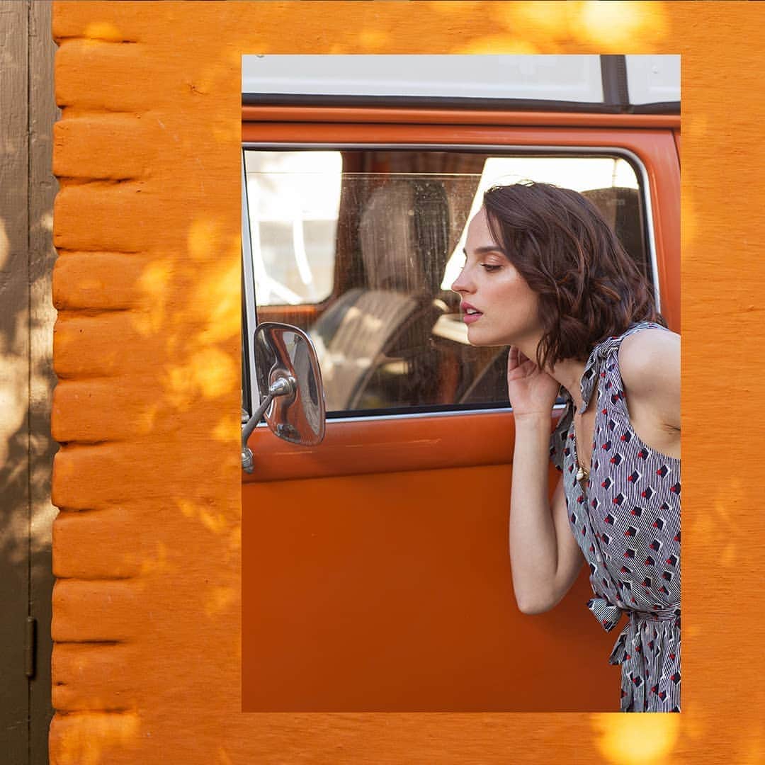 ベンシモンのインスタグラム：「H-1 week-end! Et vous, vous partez où cet été? 🍊 🇬🇧 H-1 weekend! Where are you going this summer? 🍊  #Bensimon #summer #sales」