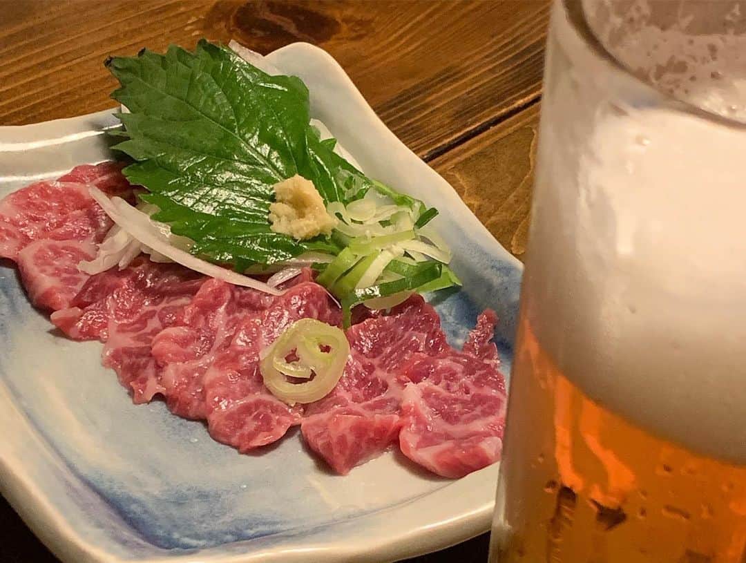 安床武士さんのインスタグラム写真 - (安床武士Instagram)「DAY 2!! Miyazaki→Kumamoto✨ 今日は宮崎にあるモアイ像(倒れたイースター島のモアイ像を日本人の力で直したお礼にと世界で唯一本家に認められているモアイ像)から、宮崎離れる前に食べたかった南国プリンを食べて熊本入り。 熊本城は未だに入れないエリアが多いのですがそれでも一目見たかったので。 熊本産フルーツがのったソフトクリーム #くだもん 美味しかった！ そして今晩宿泊する黒川温泉に。雰囲気も温泉も最高✨ #今日も全く雨にやられず #TheBONEZとSHADOWSの服を着てる夫婦」7月19日 23時04分 - takeshiyasutoko
