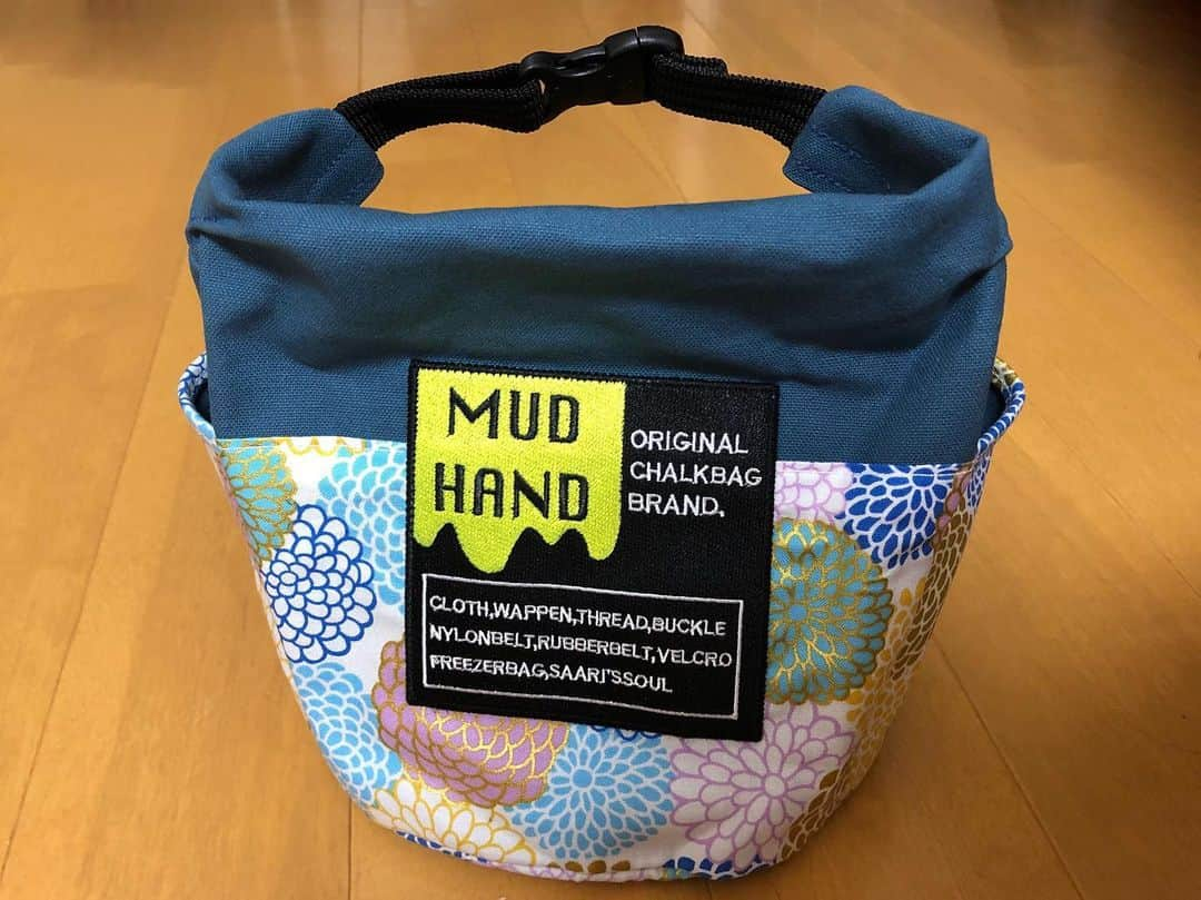 興梠友理さんのインスタグラム写真 - (興梠友理Instagram)「New MUDHAND Chalkbag🥰(あおにび×和柄) ・ マドハンドで和柄シリーズが出始めてから気になってました。そして、これという配色がアップされたので速攻でポチりました‼️マドハンドは一点ものだから、勢い大事😤 ・ 用途はチョークバッグではなく、クライミング道具入れの予定✨ ・ 嗚呼、物欲が止まらない🤣 ・ #mudhanderと繋がりたい  #bouldering #climbing #chalkbag #mudhand #mudhand_cb #クライミング #ボルダリング #チョークバッグ #マドハンド #マドハンドチョークバッグ」7月19日 23時18分 - yuri_rogi