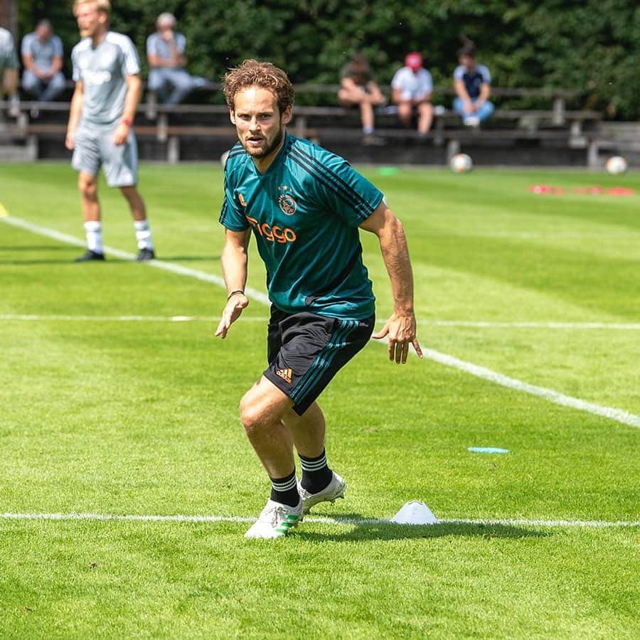 デイリー・ブリントのインスタグラム：「Good week of training in austria, time to go back home and prepare for the next friendly game.  Monday in the Olympic stadium ❌❌❌」