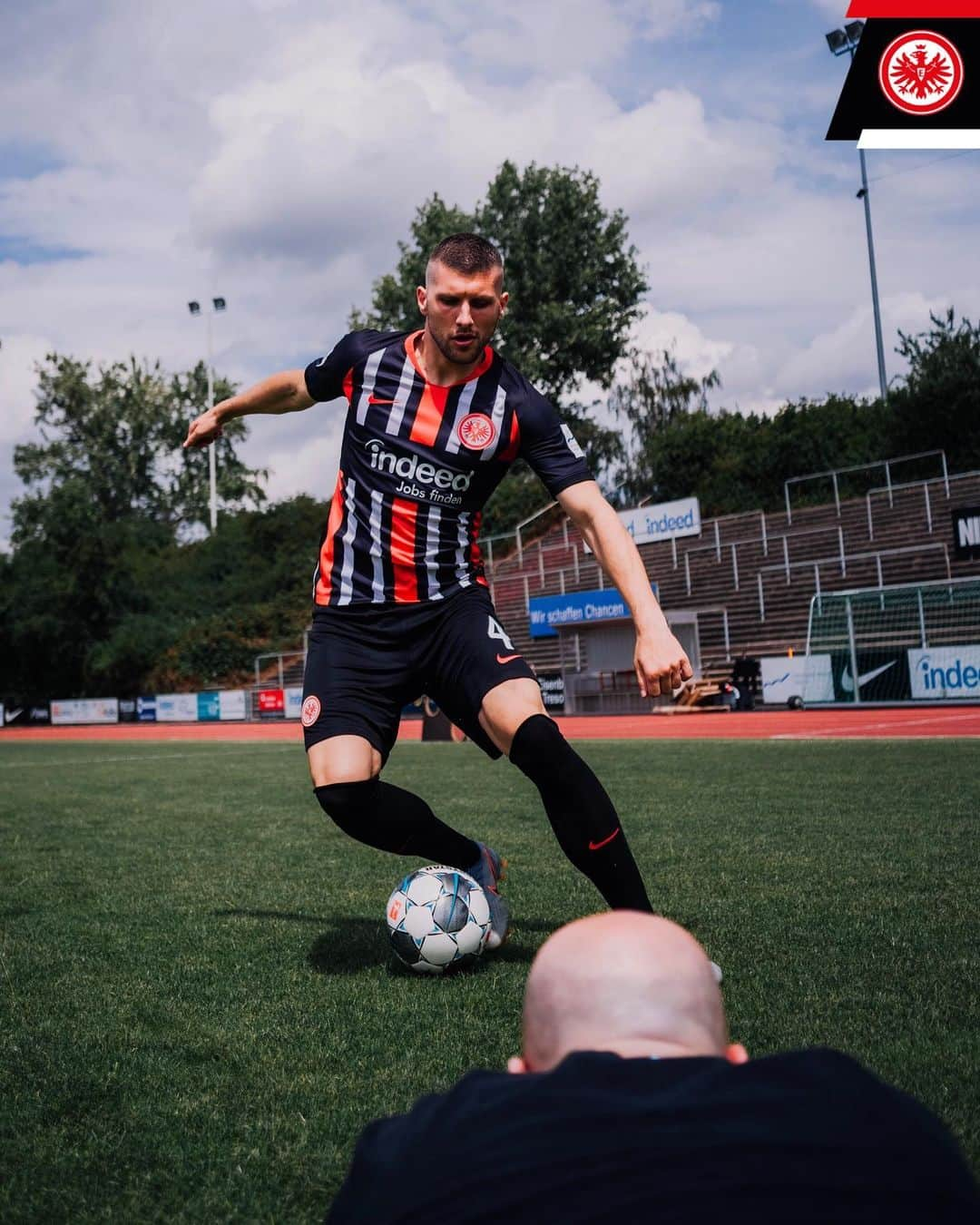 アイントラハト・フランクフルトさんのインスタグラム写真 - (アイントラハト・フランクフルトInstagram)「⚽️📸🎥🎙 #BLMediaDays 🤙 • • #MakingOf #sge #eintracht #frankfurt #eintrachtfrankfurt」7月19日 23時35分 - eintrachtfrankfurt