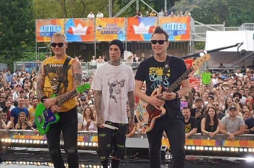 blink-182さんのインスタグラム写真 - (blink-182Instagram)「Good Morning America! @goodmorningamerica #blink182onGMA」7月19日 23時39分 - blink182