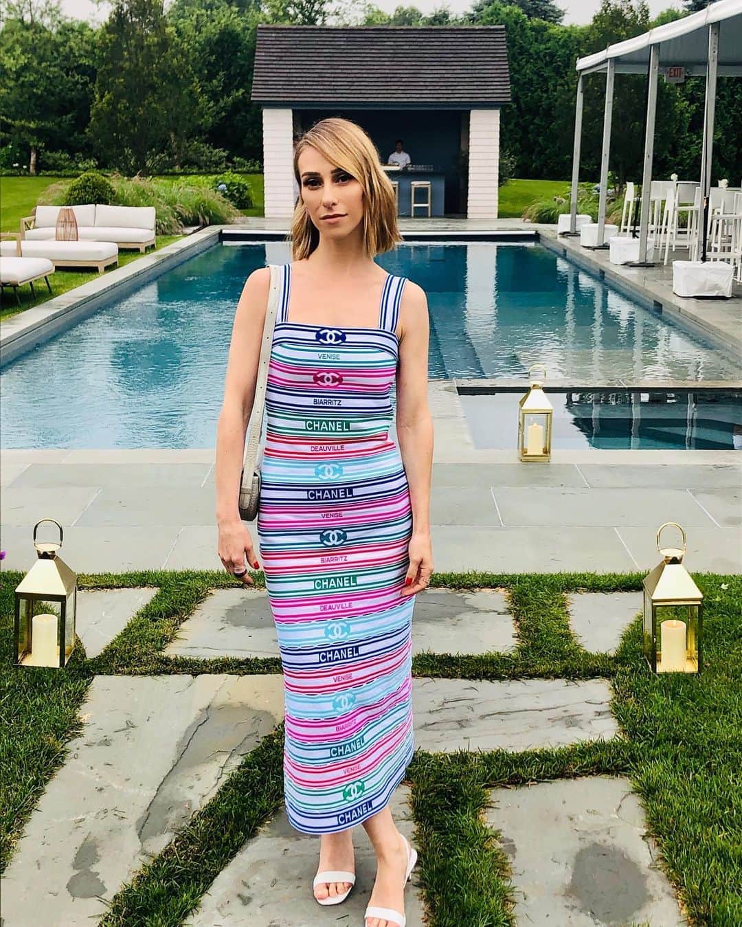 Ashley Avignoneのインスタグラム：「I’m just a girl, standing in front of a pool, asking you to buy me this house  Link in bio 😜 #saksstyle」