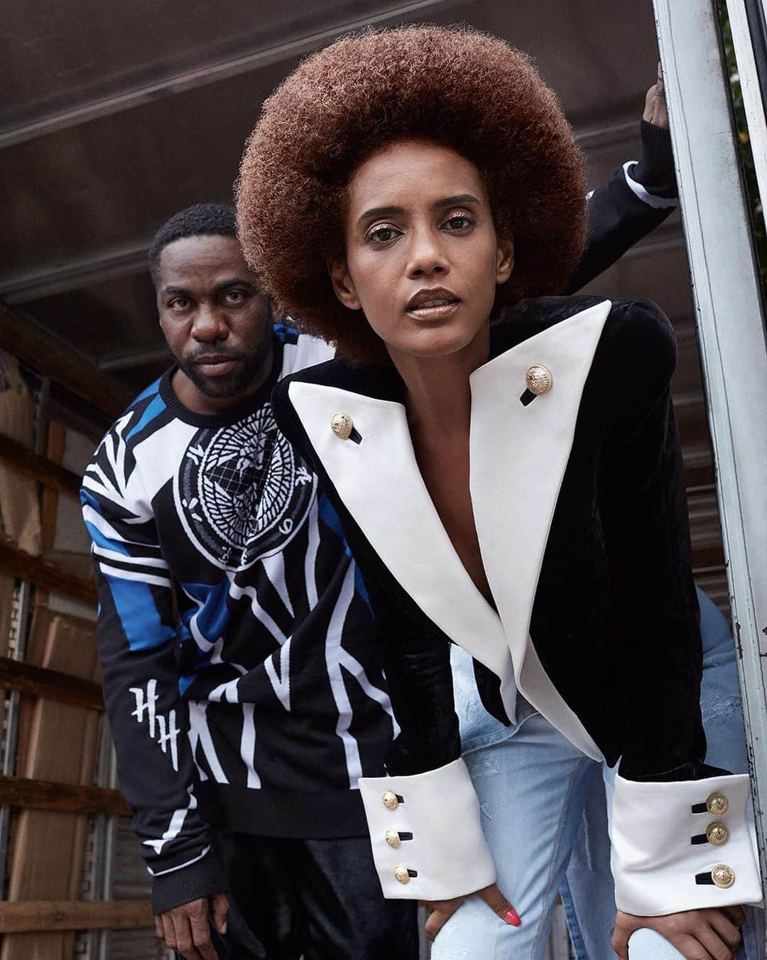 バルマンさんのインスタグラム写真 - (バルマンInstagram)「BLUE AUTHORITY @taisdeverdade and @olazaroramos wear #BALMAINPF19 looks for @bazaarbr styled by  @ritalazzarotti and photographed by @bobwolfenson」7月19日 23時42分 - balmain