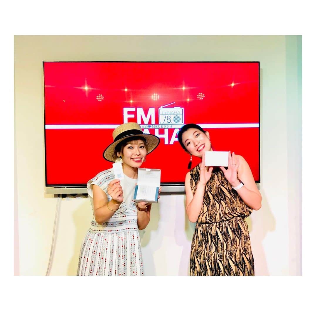 MAIKO さんのインスタグラム写真 - (MAIKO Instagram)「本日のFM那覇【へっぽこらじお】📻 ゲストに《チュチュピュアミネラルサプリメント》の欄さんが来てくれました🌈✨ ・ ・ サプリメントといえばカプセルタイプを思い浮かべると思いますが…💊 なんと!! このミネラルサプリは液体型のサプリメントなのです🙋🏻‍♀️✨ ・ 液体型だと携帯するの大変じゃないー⁇と気になる方もいるはず👻 ・ ・ 液体型と言っても1回分ずつ小分けにされてて、しかもスタイリッシュなのだーーーっ!!! (写真左へスワイプ👈) ・ ・ まいこも何度かサプリメントは飲んできたけど、続かない理由が1日3回とか飲むのに外に持ち出すのがめんどくさい。 飲む習慣がつかなくなるし、どんどん溜まっていく…結果飲むのをやめちゃうパターンね🥶🥶 ・ ・ 実際2週間《チュチュピュアミネラルサプリメント》を飲んでみて感じたのがこちら👇 ・ ・ 【さらば!!二日酔い🍺】 酒は弱くないけど翌日残る事が多々あって、でもさ!! これ飲んだらびっっっくりするくらい残らなくて朝快適に起きてれ本当にビックリしたーーーっ🍺✨ 2週間のうち5回飲む機会があってどれも二日酔いなし🍺✨ どんだけ飲んだかはラジオ聴いてくれた人なら分かるっ!!!! 結構飲んだ🥺✨ 沖縄ののんべぇさんオススメです✨ ・ ・ 【持ち運びが便利】🤗✨ 薄型で1回分ずつ持ち歩けるから鞄が小さい日でも問題なしっ👛🌈 外出することが多い人でもこれならしっかり習慣つけられる🍉✨ ・ ・ 【安心の国産天然ミネラル】 ミネラルって体内で作ることができないから食べ物などで補給しなきゃいけないんだけど、やっぱ限界があるよね🥺🥺 ・ だからこうやってサプリメントが国産なのは嬉しいっ✨ 毎日体に入れるものだもんねっ🌈✨ ・ ・ ・ ・ まいこは二日酔いが一番分かりやすかったけど、他にも生理痛が軽くなったりする子もいるんだって!!! ミネラルはダイエットや美容にも欠かせないモノなのでこれから飲み続けたいと思います🙋🏻‍♀️✨ ・ ・ チュチュの飲み方動画もあるのでスワイプして見てね🙌✨ ・ 原液のままだと酸っぱいので、お水とか、味噌汁、ジュースなーんでも入れて大丈夫🙋🏻‍♀️✨ だから日々の生活の中でパパッと取り入れられるよ🥺✨ ・ ・ ぜひ《チュチュピュアミネラルサプリ》検索してみてね🔎✨ ・ ・ #チュチュピュアミネラルサプリメント #ミネラル #サプリメント #二日酔いしない無敵マンなりました🙋🏻‍♀️✨ #今宵も飲みます🍺✨笑 #へっぽこらじお #fmnaha」7月19日 23時57分 - maiko_oops