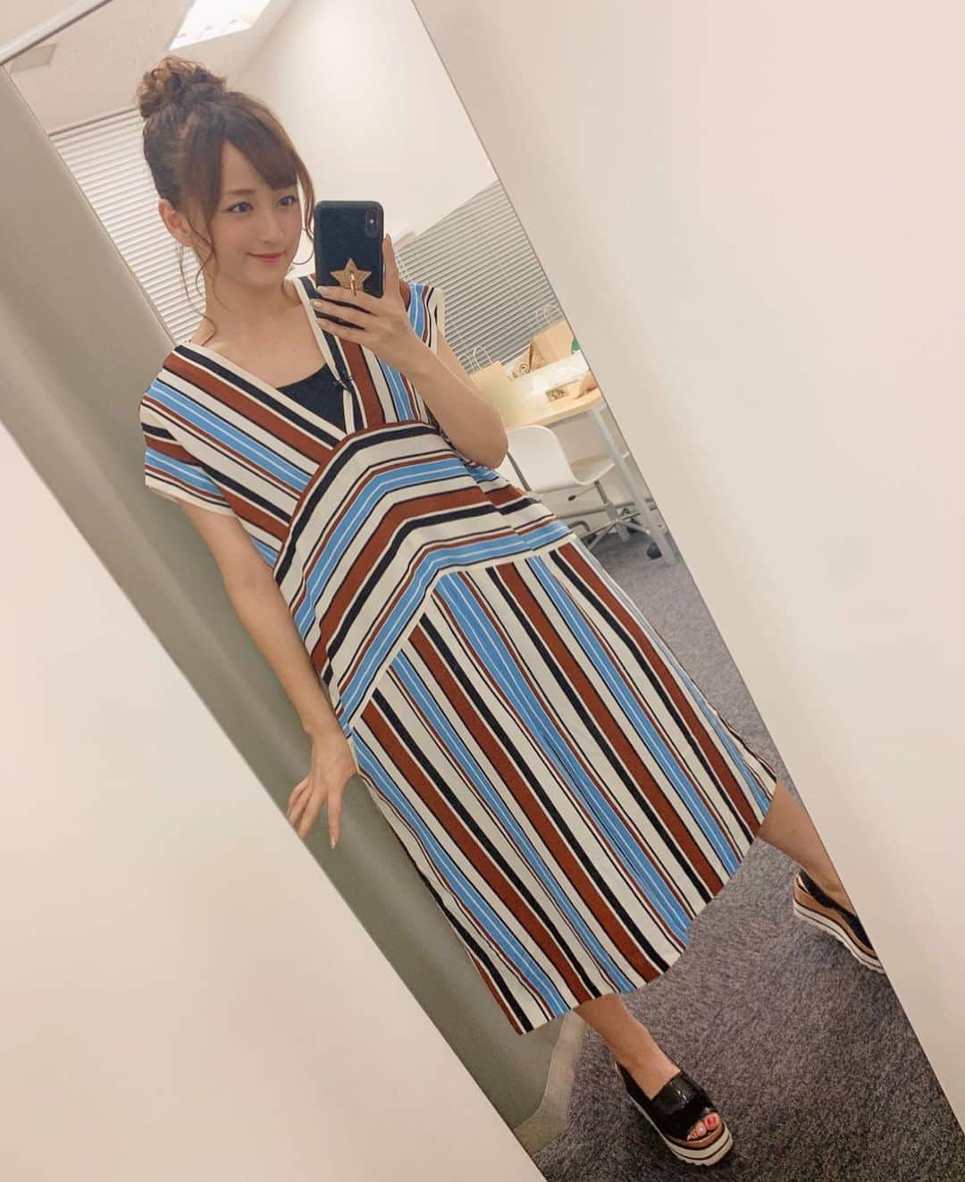 のインスタグラム：「﻿ 『アベマde週末ボートレース ~Friday~#4』観てくださった皆さん✨ありがとうございました‼️﻿ ﻿ まさかのランキング1位に😝‼️﻿ 完全にビギナーズラックです🤣(笑)﻿ ﻿ 本当に本当に楽しかったー😆💕﻿ これはボートレースハマりそうです🚤﻿ ﻿ 白河雪菜ちゃんが詳しすぎて本当に勉強になったし、藤田アナがセーラームーンやってくれて可愛すぎて癒されました🥰﻿ ﻿ ありがとうございました☺️💕﻿ ﻿ 見逃し放送コチラから観られるので是非😊✨﻿ ﻿ https://gxyt4.app.goo.gl/1Kq5Y﻿ ﻿ 今日はメイクさんに﻿ お団子にしてもらいました🍡﻿ ﻿ @AbemaTV﻿ #アベマde週末ボートレース #ボートレース #ビギナーズラック #1位 #やったー #ついてた #趣味が増えそう #笑」