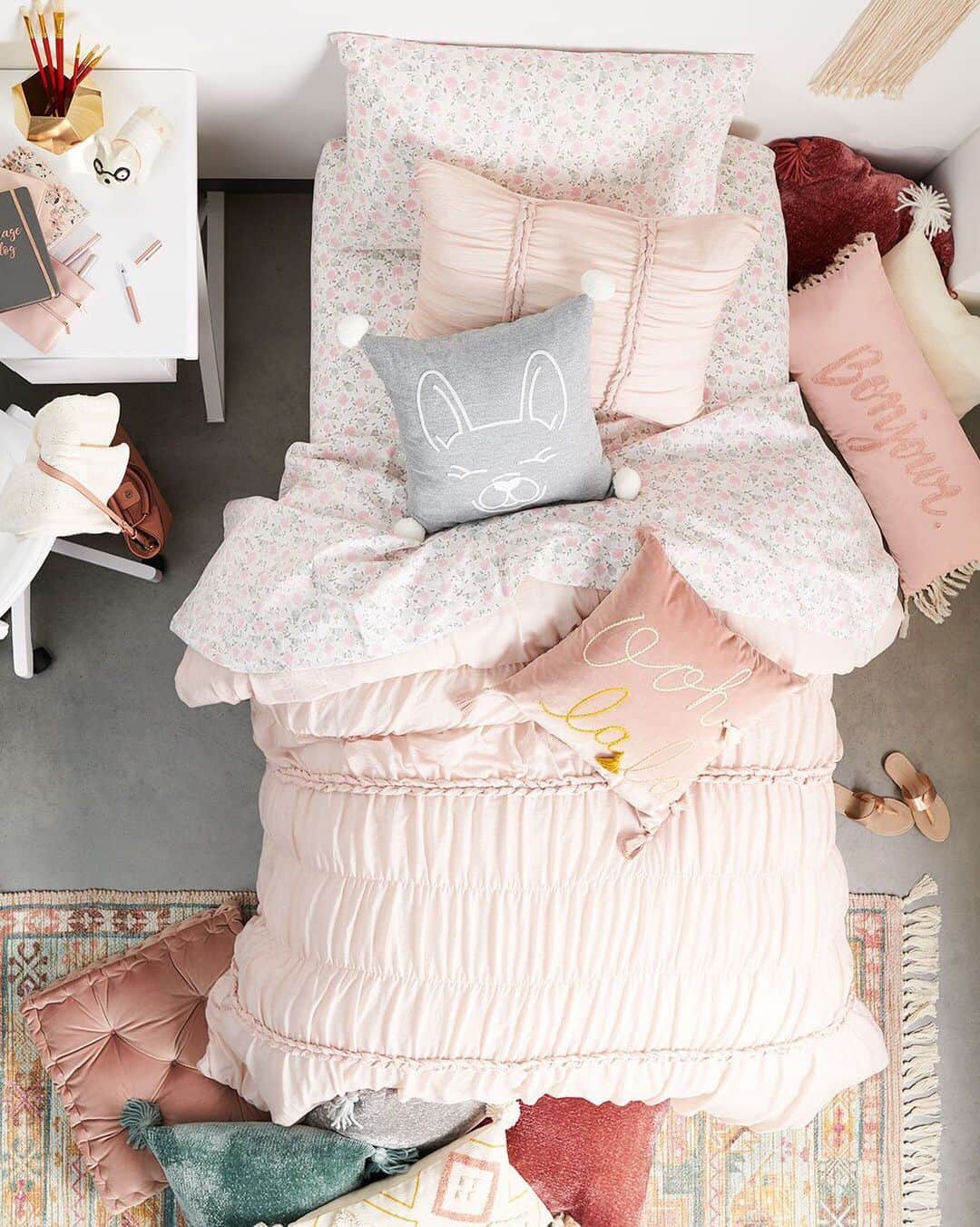 ロック&リパブリックのインスタグラム：「Say oui to Parisian dorm decor for less. Take $10 off when you spend $50 on @lclaurenconrad and more through 7/21. #lclaurenconrad #Kohls」