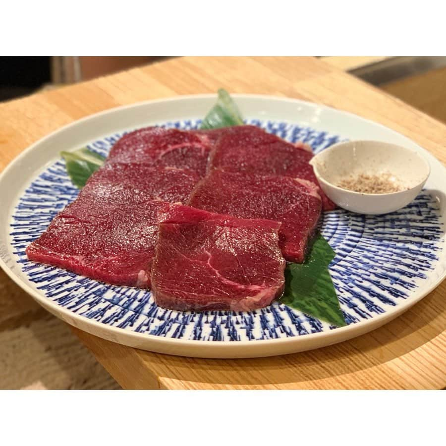 中田奈沙さんのインスタグラム写真 - (中田奈沙Instagram)「New open🤤 @yakiniku.oba @fallindebu さんのインスタをみて 気になっていた《新橋焼肉 おおば》へ 早速行ってきました🤗❤️ 牛、豚、鳥、鹿、羊など、様々なお肉や、 つまみ系メニューやご飯物も秀逸✨✨ まだまだたべたいメニュー沢山なので、 また近々行かなくては😋❤️ * #奈沙ログ #奈沙ログin新橋 #やっぱり米が好き #noricenolife * ⬅︎swipe⬅︎ ①②炊き立て けいじの牛すじ麻辣麻婆ごはん ③炊き立てごはん ④えぞ鹿 ⑤あのロース ⑥つくね&かしら ⑦あのタン ⑧鶏白レバーたたき ⑨旨ラム炙り刺し ⑩パクチーと砂肝 * * #yakiniku #rice #shinbashi #tokyo #foodie #instafood #foodstagram #foodporn #instafood #foodgasm #phakchi #coriander #gourmet #spicy #焼肉 #新橋焼肉おおば #新橋 #グルメ #麻辣 #パクチー #ラム #鹿 #ジビエ #飯テロ #コスパ」7月19日 23時56分 - nasa_nakada