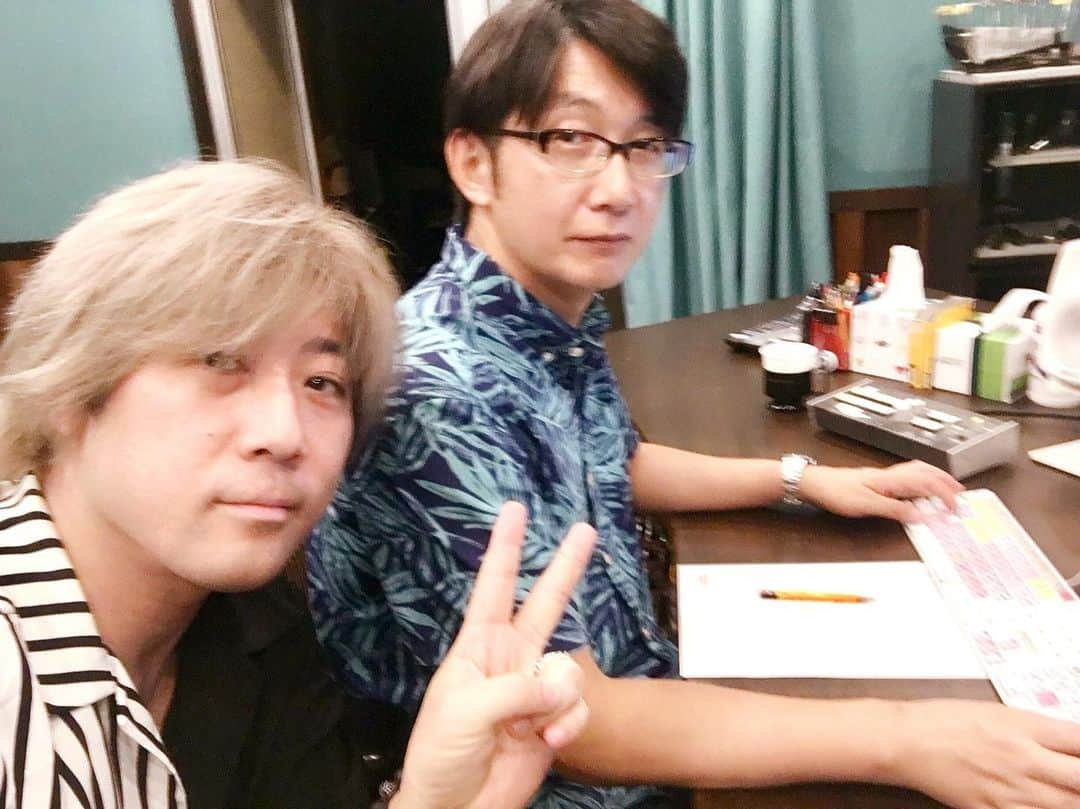 Shinnosukeさんのインスタグラム写真 - (ShinnosukeInstagram)「完成〜！！遠藤さん今日もスーパーお世話になりました！おかげですげーカッコイイ曲に仕上がった！！ありがとうございました😆みんなに聴いてもらえるのは当分先なのでお楽しみに！☆-(ノﾟДﾟ)八(ﾟДﾟ　)ノｲｴｰｲ  #studio #mixdown #trackdown #engineer」7月19日 23時59分 - shinscapade