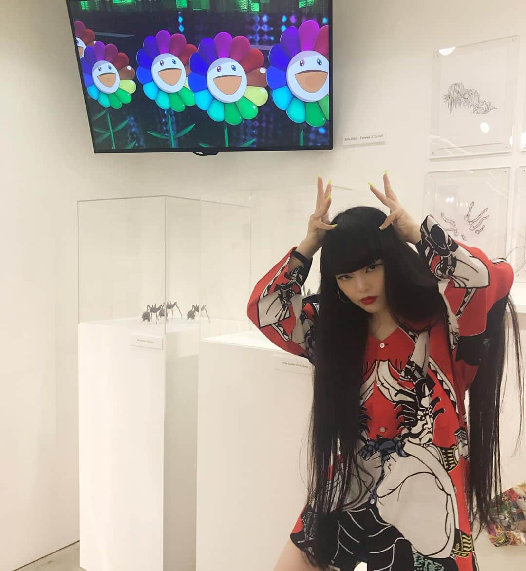 森山穂乃香さんのインスタグラム写真 - (森山穂乃香Instagram)「@billieeilish ✖︎ @takashipom 🕷💚I love his art🇯🇵🎨🕷村上隆さんのアートを見てると幸せな気持ちになる。未来を感じ、世界が広がる。#takashimurakami #billieeilish #村上隆」7月20日 0時07分 - honokamoriyama_official