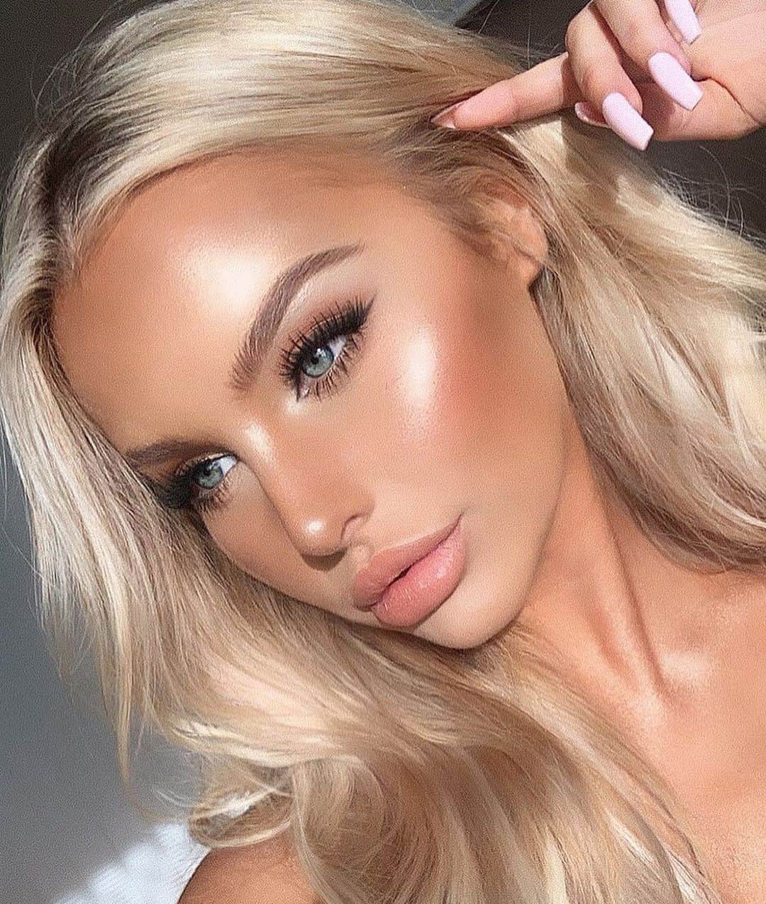 Too Facedさんのインスタグラム写真 - (Too FacedInstagram)「OMG 😍 @bybrookelle is a MEGA BABE in #tfbornthisway! She wears shade Almond in our Born This Way Super Coverage Concealer. #regram #toofaced」7月20日 0時07分 - toofaced