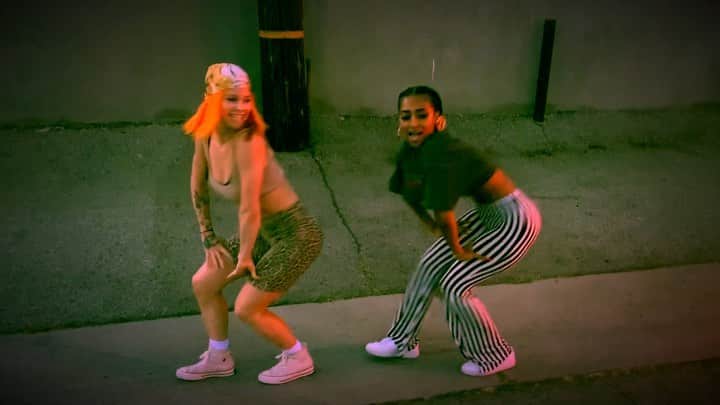 メジャー・レーザーのインスタグラム：「BEYONCE x MAJOR LAZER x SHATTA WALE OUT NOW. COPY THE GYALS MOVES REPOSTING THE BEST ONES!! #AlreadyChallenge」