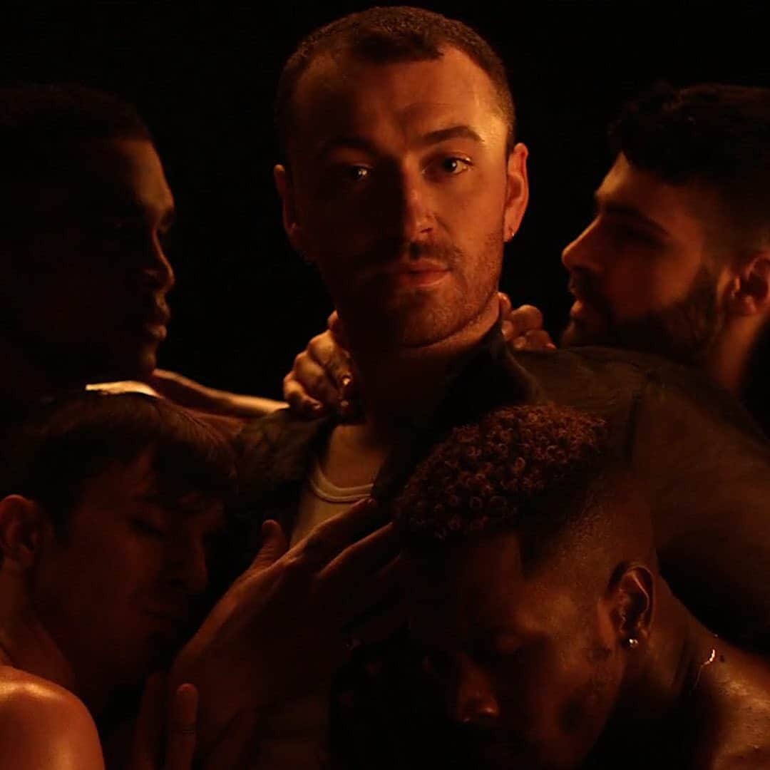 Vevoさんのインスタグラム写真 - (VevoInstagram)「'Time to dance darlings' - Sam Smith ⠀⠀⠀⠀⠀⠀⠀⠀⠀ The British crooner is back and this time with choreography. Watch @SamSmith's "How Do You Sleep?" now. ⠀⠀⠀⠀⠀⠀⠀⠀⠀ ▶️[Link in bio] #SamSmith」7月20日 0時08分 - vevo