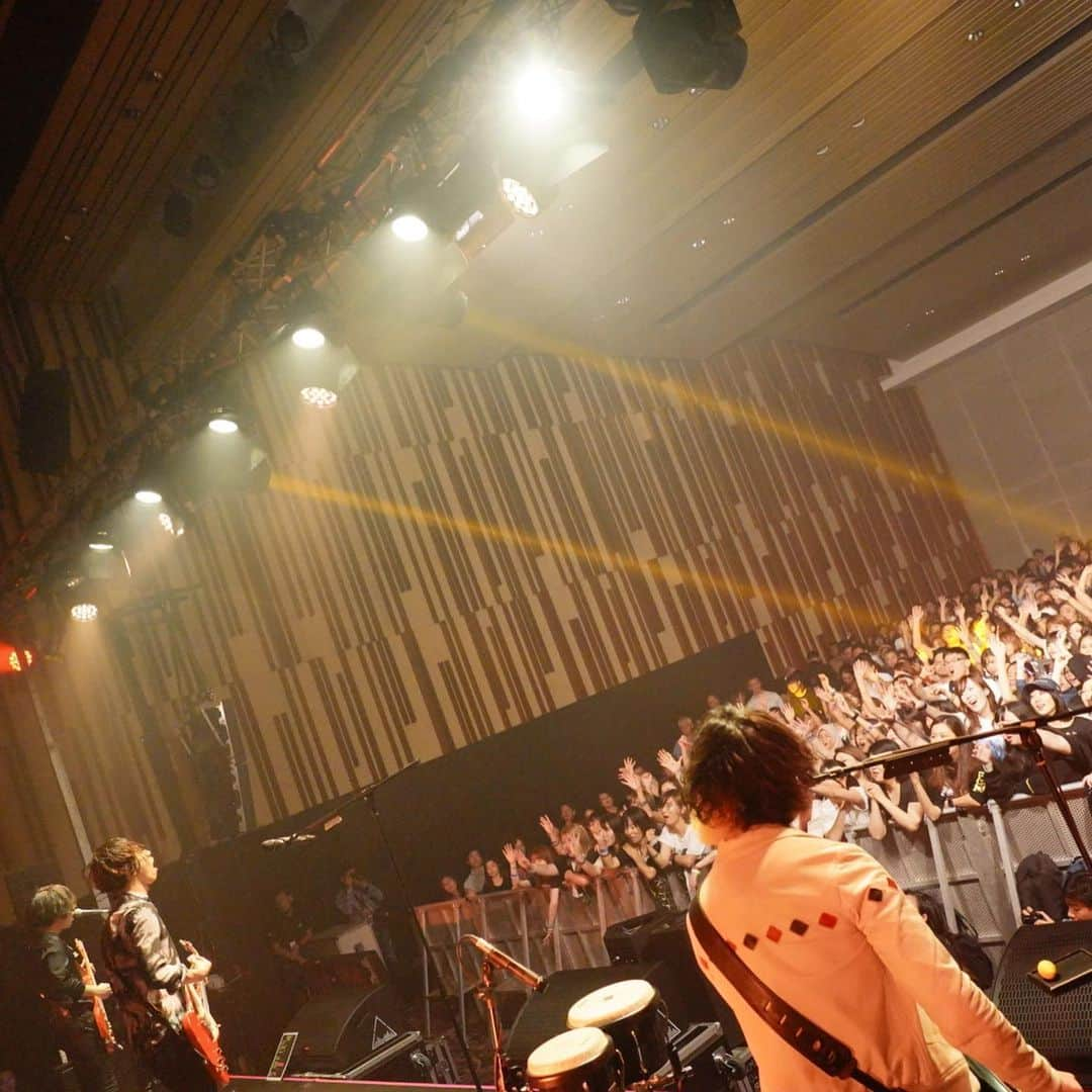 [ALEXANDROS]さんのインスタグラム写真 - ([ALEXANDROS]Instagram)「We💓KL﻿ ﻿ Thanks for having us!﻿ We'll see u guys soon.﻿ ﻿ Yoohei﻿ ﻿ #alexandros ﻿ #sleeplessinkualalumpur ﻿」7月20日 0時14分 - alexandros_official_insta