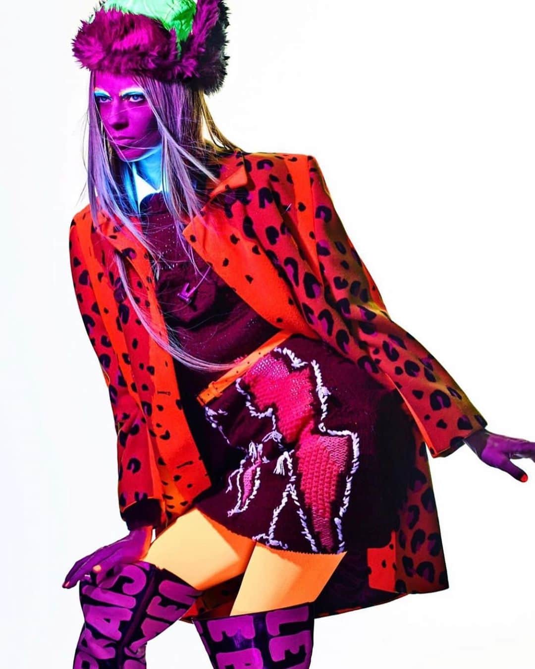 Lexi Bolingのインスタグラム：「V magazine Neon Moon 🌙 by @richardburbridge @patti_wilson」