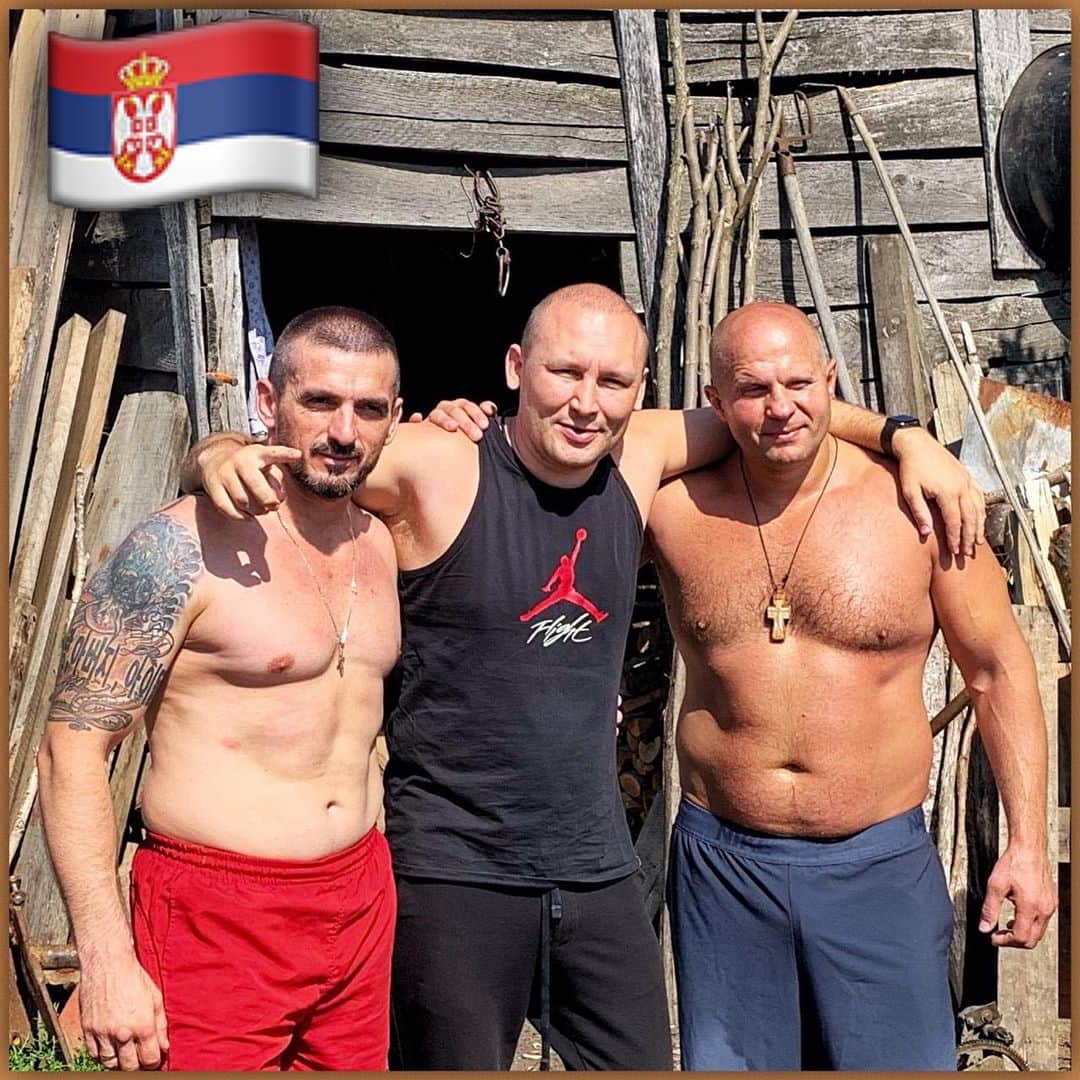 のインスタグラム：「В гостях у моих друзей в Республике Сербской.」