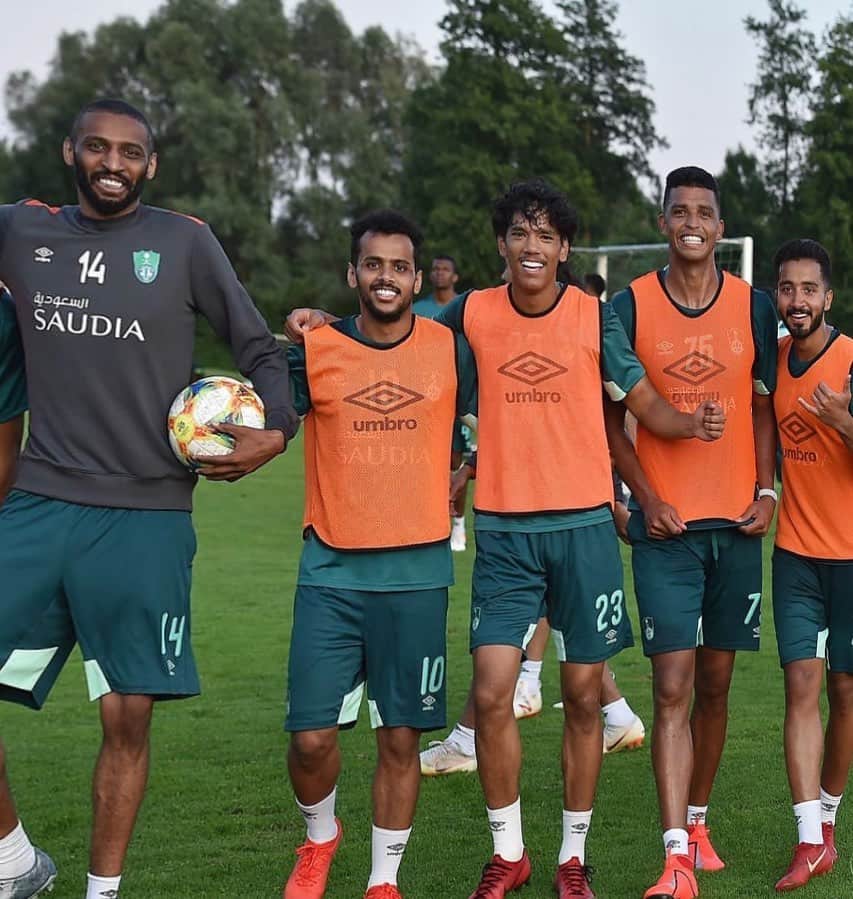 アデルラン・サントスのインスタグラム：「Seguimos com a preparação !!! 💚💚 we continue with the preparation💚💚」