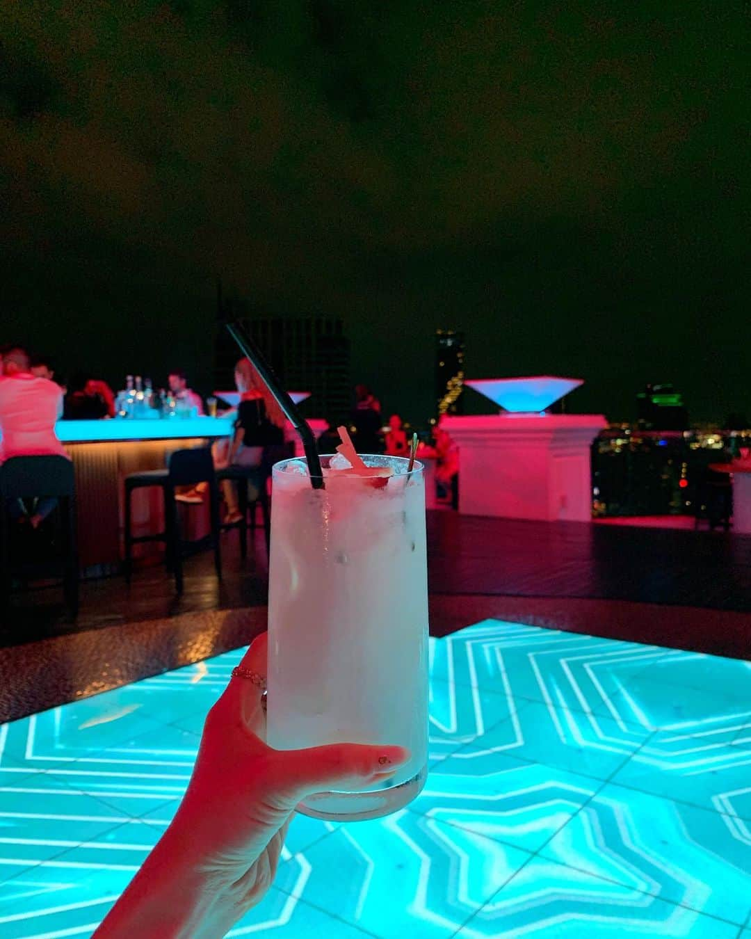 松本未夢さんのインスタグラム写真 - (松本未夢Instagram)「View สวยมาก😍🌃 cocktailนี้เผ็ดมาก🤣🍹🌶 . . 久しぶりのSirocco 🌃💗✨下のバーで飲んだノンアルコールカクテルが辛かった件🙈🌶🍹🤣 . . #มิมุ #ไม่ใช่มุมิ #คนญี่ปุ่น #วันสุข #เที่ยว #Mimu #mimusdiary #bangkok #bangkoknight #bangkoknightlife #rooftopbar #sirocco #fridaynight #sightseeing #girlsparty #バンコク生活 #バンコク在住」7月20日 0時32分 - miiimuuu_chan