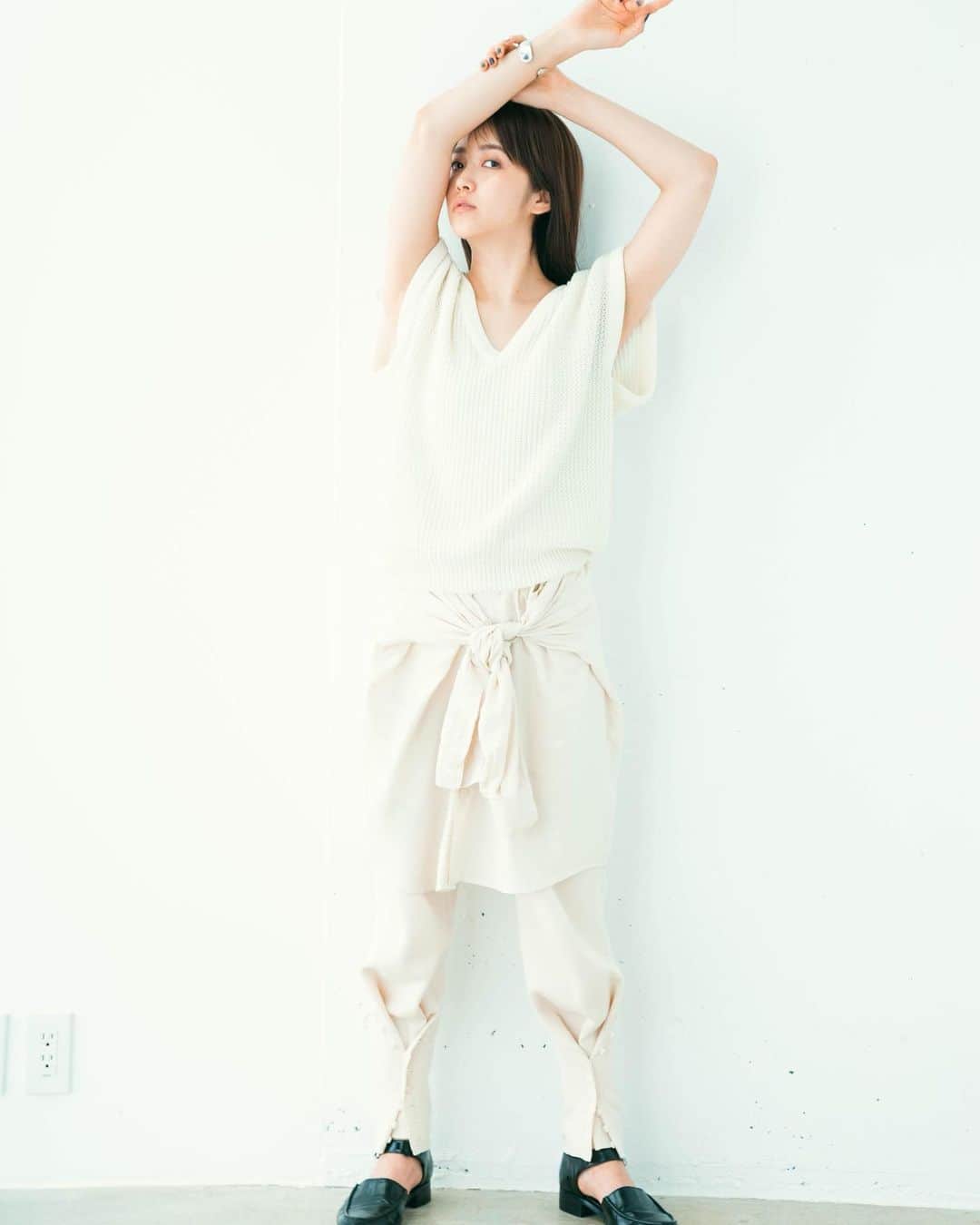 のインスタグラム：「しふく🦷﻿ 👚#vintage 👔#vintage👖#tan ﻿ 👡#adevivre 💎#jamiray」