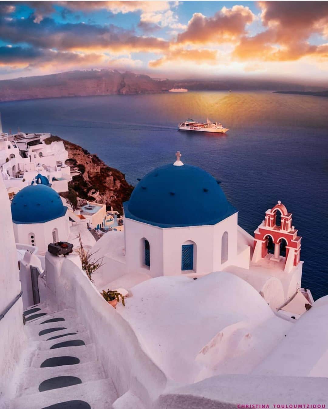 Wonderful Placesさんのインスタグラム写真 - (Wonderful PlacesInstagram)「Follow ✨@thegreek.islands✨ for amazing post like these!!! ✨@thegreek.islands✨ . Pictures by ✨@christinatouloumtzidou✨」7月20日 0時28分 - wonderful_places