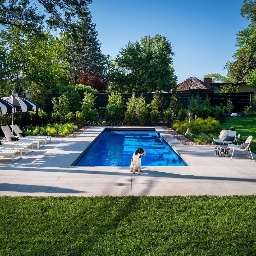Paul Octaviousのインスタグラム：「August 10, I’m throwing the next @eyeeaters dinner at The Frost House! @thefrosthouse  The dinner will be inspired by the dinner parties and pool parties of the 60s.  This house is unreal! Guest will be chartered from the city to the house. The only rule for guest is you’ll need a ticket (Eyeeaters.com) and all guest must summer white head to toe. *no patterns please.」