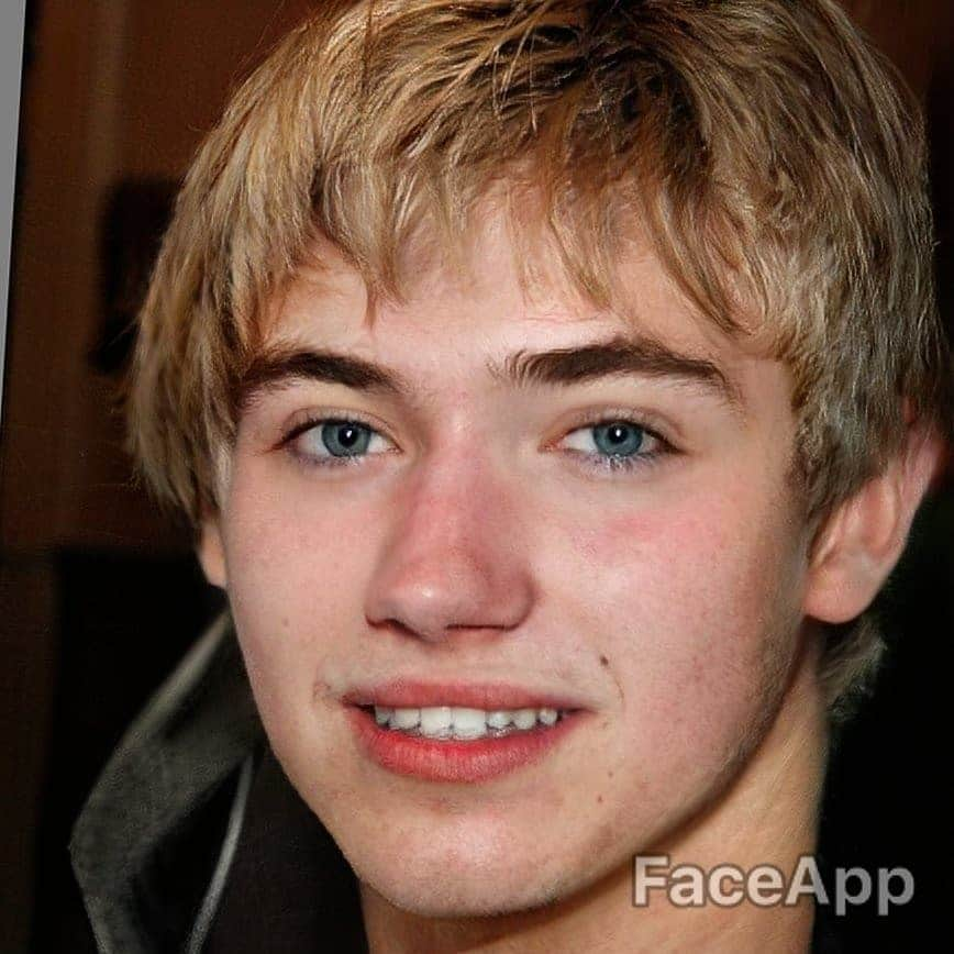 イモージェン・プーツさんのインスタグラム写真 - (イモージェン・プーツInstagram)「#ImogenPoots as a man 😱 #faceapp」7月20日 0時41分 - imogenpootss