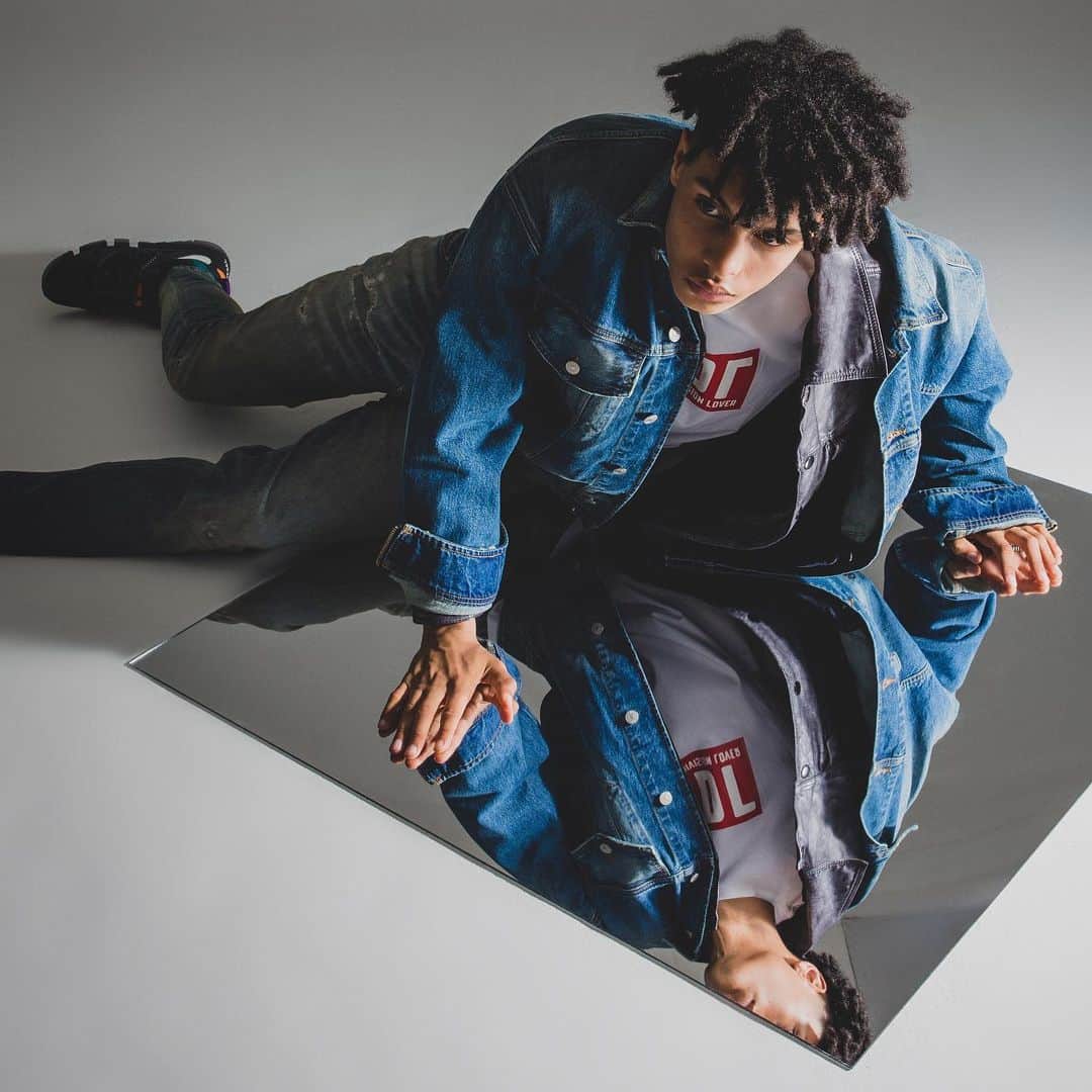 HYPEBEASTさんのインスタグラム写真 - (HYPEBEASTInstagram)「The @diesel Pre-Fall 2019 denim collection focuses on new washes in a spectrum of blues and greys featuring clean, refined lines. Featuring bold logos and detailed craftsmanship, the collection carries a 90’s city street vibe.」7月20日 0時33分 - hypebeast