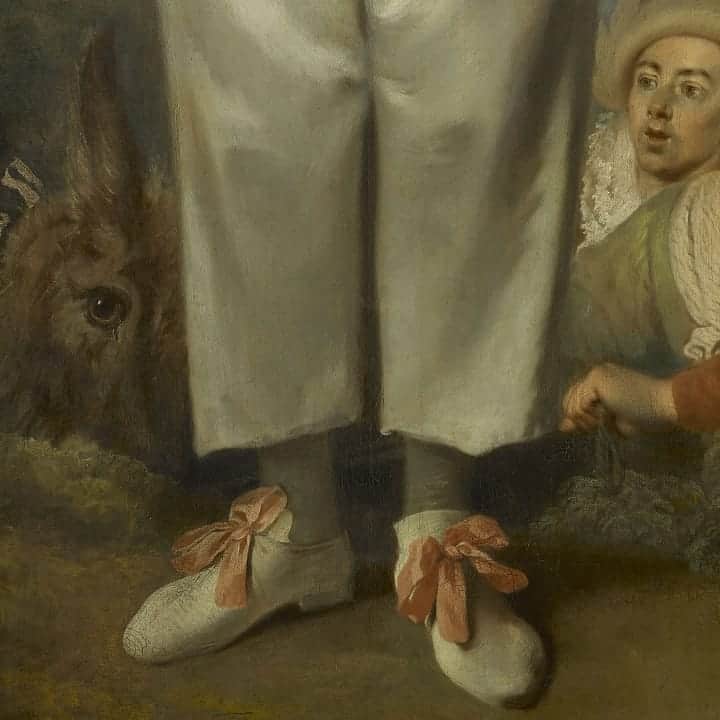 ルーブル美術館さんのインスタグラム写真 - (ルーブル美術館Instagram)「. 🇫🇷 Le vendredi c’est #LaModeAuLouvre ! - 🖼 Ce tableau de Jean-Antoine Watteau (1684 - 1721) représente la figure d’un Pierrot songeur. - 👕 Pierrot est vêtu de sa traditionnelle collerette large et légère recouvrant la moitié des épaules et bouffe sur sa poitrine. La souquenille qu’il porte possède des manches boursouflées en plis épais au niveau des coudes et s’écarte sur les hanches. Tout indique que le vêtement est trop grand pour lui. À contrario son pantalon trop court dévoile les chevilles habillées de bas gris. L’ensemble est accompagné par des chaussons blancs noués avec de la soie rose, rehaussant leur blancheur par le contraste. Le vêtement ainsi représenté donne un côté burlesque à Pierrot dont le visage lunaire exprime pourtant une certaine solitude. - 👀 Pierrot est un héros de la commedia dell’arte. C’est un personnage candide, badin ayant une certaine dose de bon sens. Quatre de ses compères habituels l’accompagnent dans ce tableau : le docteur sur son âne, Léandre, Isabelle et le capitaine. - 📍 Aile Sully, salle 917. - - - - 🌍 It’s #FashionFriday at the Louvre! - 🖼 This work from Jean-Antoine Watteau (1684 - 1721) representes the figure of a thinking Pierrot. - 👕 Pierrot is dressed in his traditional wide and light collar which covers half of his shoulders and puffs on his chest. The souquenille he wears has blistered sleeves in thick folds at the elbows and spreads over the hips. Everything indicates that the outfit is too big for him. On the other hand, his pants are too short and reveal the ankles dressed in grey stockings. The ensemble is accompanied by white slippers tied with pink silk that enhances their whiteness by contrast. The garment thus represented gives a burlesque side to Pierrot, which has a lunar face that expresses a certain solitude. - 👀 Pierrot is a character from the commedia dell'arte. He is a candid, playful character who has a certain amount of common sense. Four of his usual friends accompany him in this painting : the doctor on his donkey, Leandro, Isabella and the captain. - 📍 Sully wing, room 917. - 📷 © Musée du Louvre / Franck Raux . . . #Louvre #MuseeDuLouvre #LouvreMuseum #fashion」7月20日 0時35分 - museelouvre