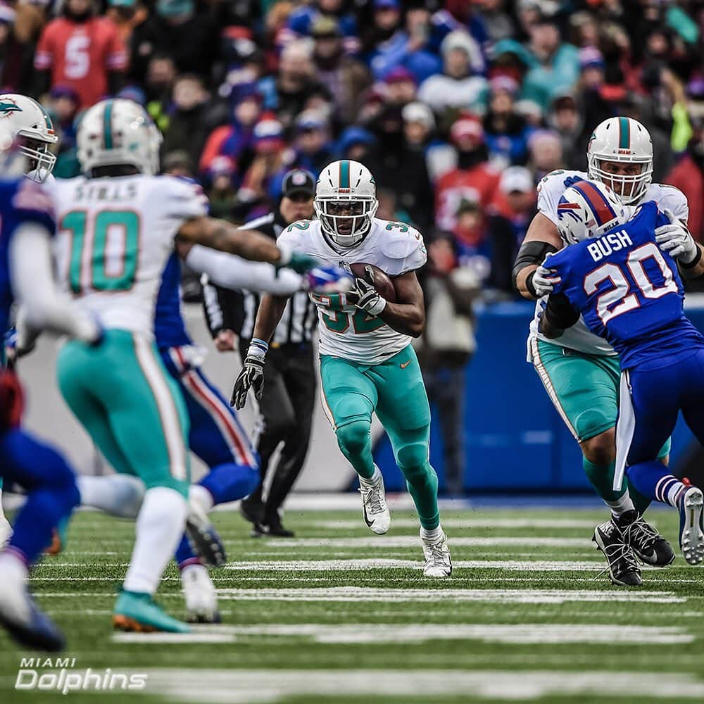 マイアミ・ドルフィンズさんのインスタグラム写真 - (マイアミ・ドルフィンズInstagram)「In 2018, @kdx32 set a new career high with 1,012 scrimmage yards and nine TDs.」7月20日 0時44分 - miamidolphins